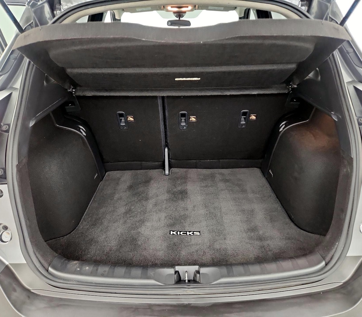Trunk/Cargo (Seats Up)