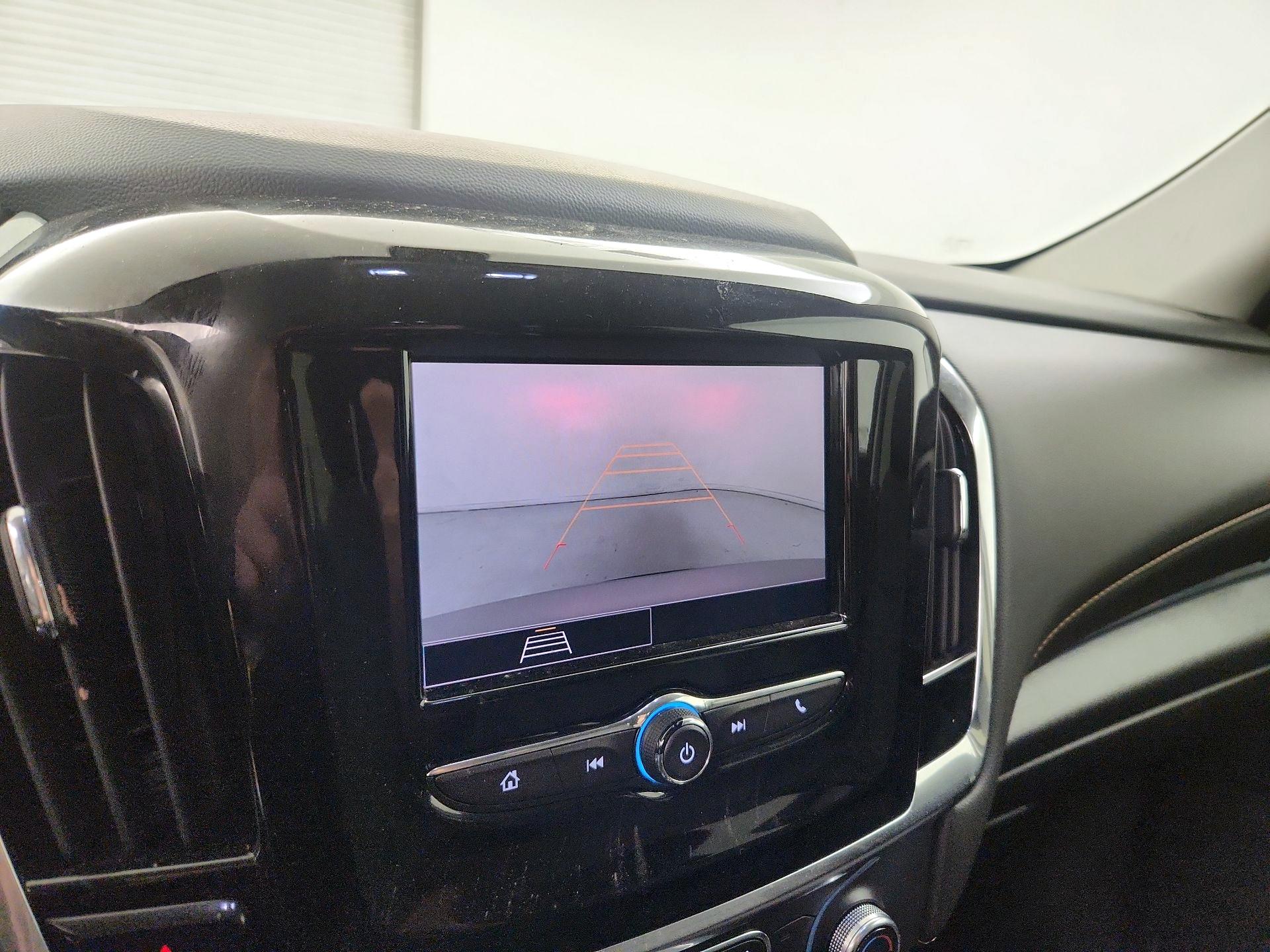 Thumbnail: 2021 Chevrolet Traverse - 14