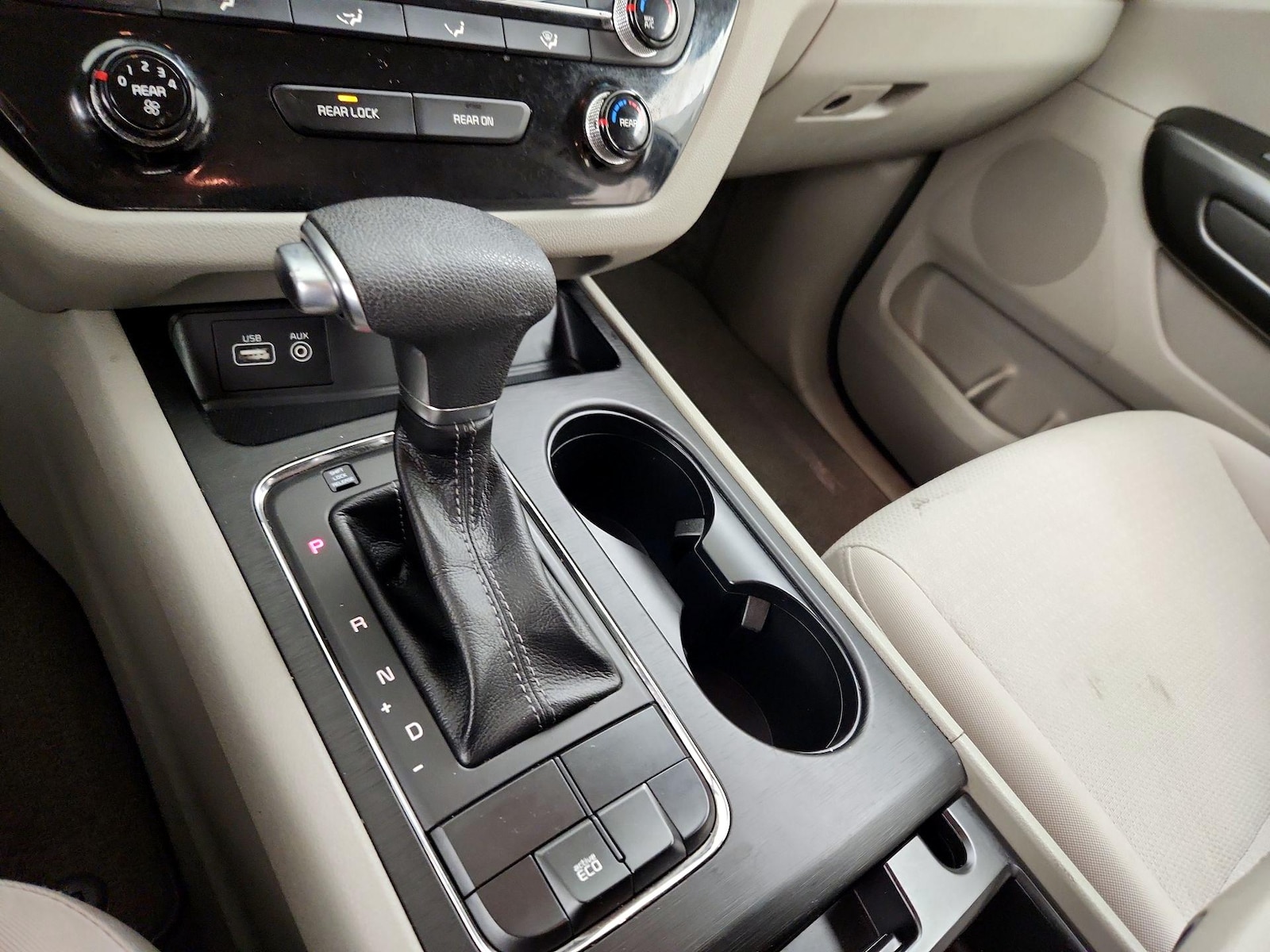 2018 Kia Sedona L - Photo 18