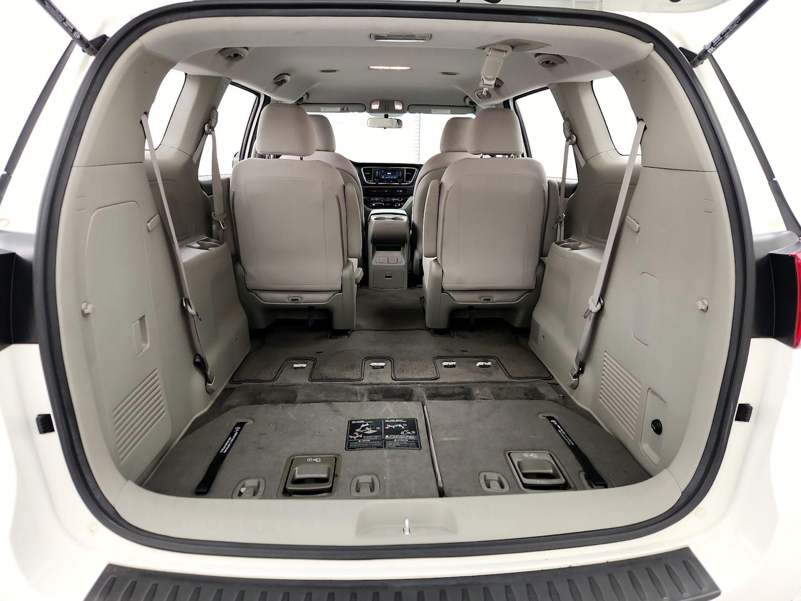 2018 Kia Sedona L - Photo 23