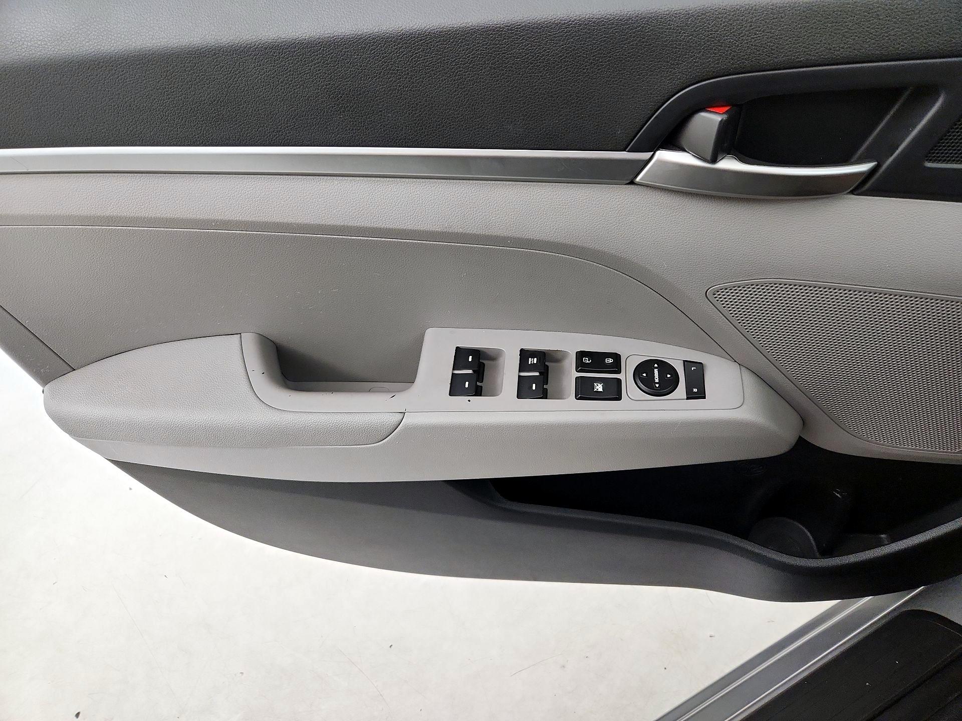 Thumbnail: 2020 Hyundai Elantra - 12