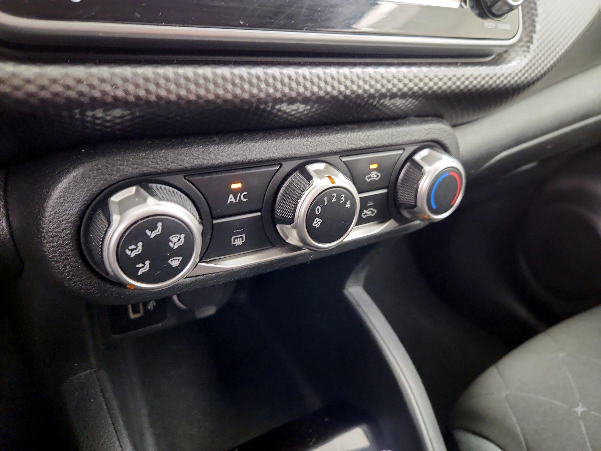 Thumbnail: 2020 Nissan Kicks - 16