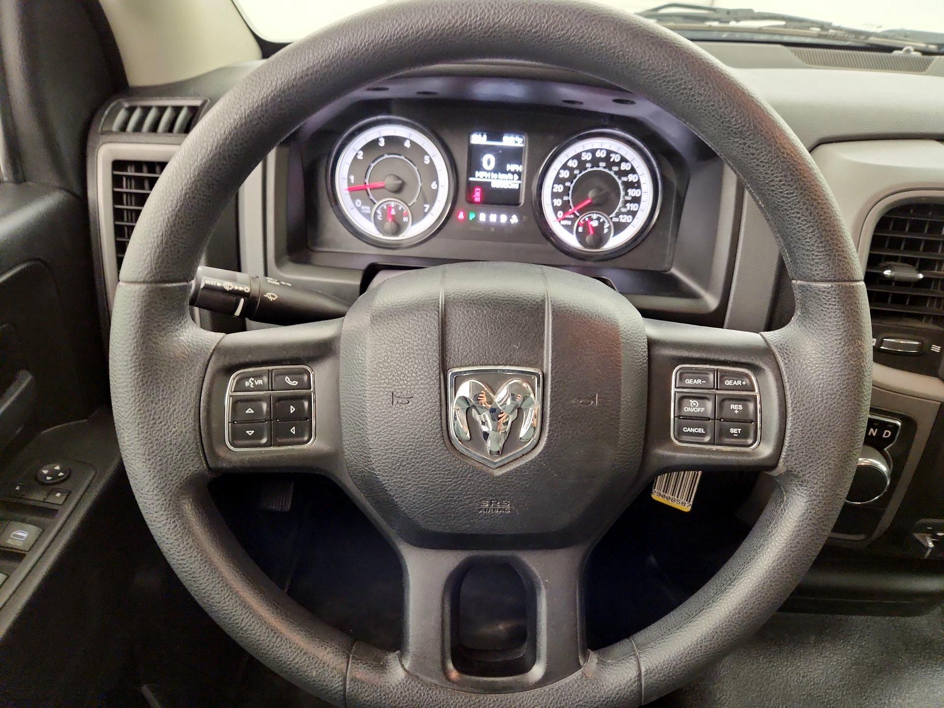 Thumbnail: 2020 RAM 1500 Classic - 10