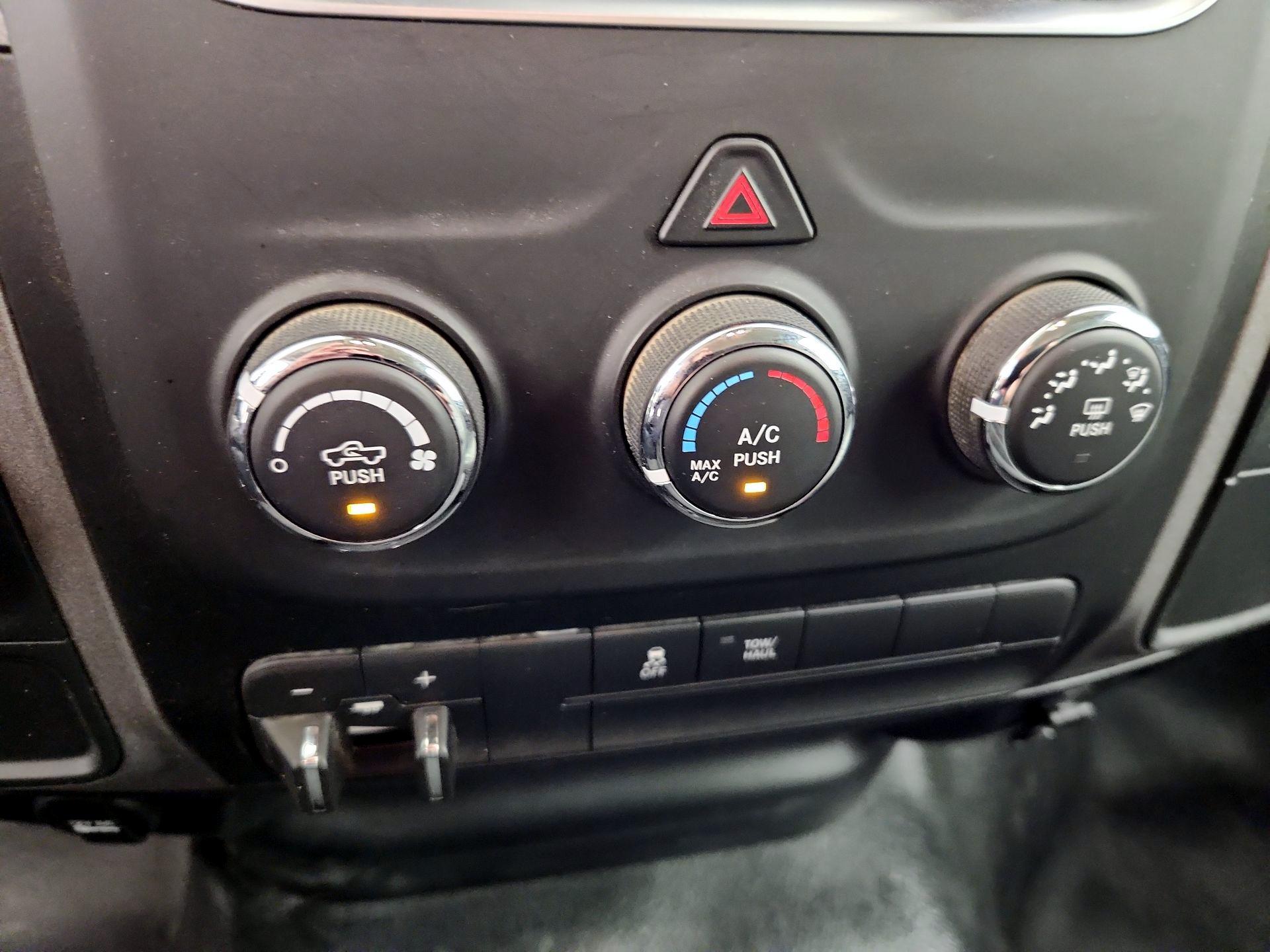 Thumbnail: 2020 RAM 1500 Classic - 16