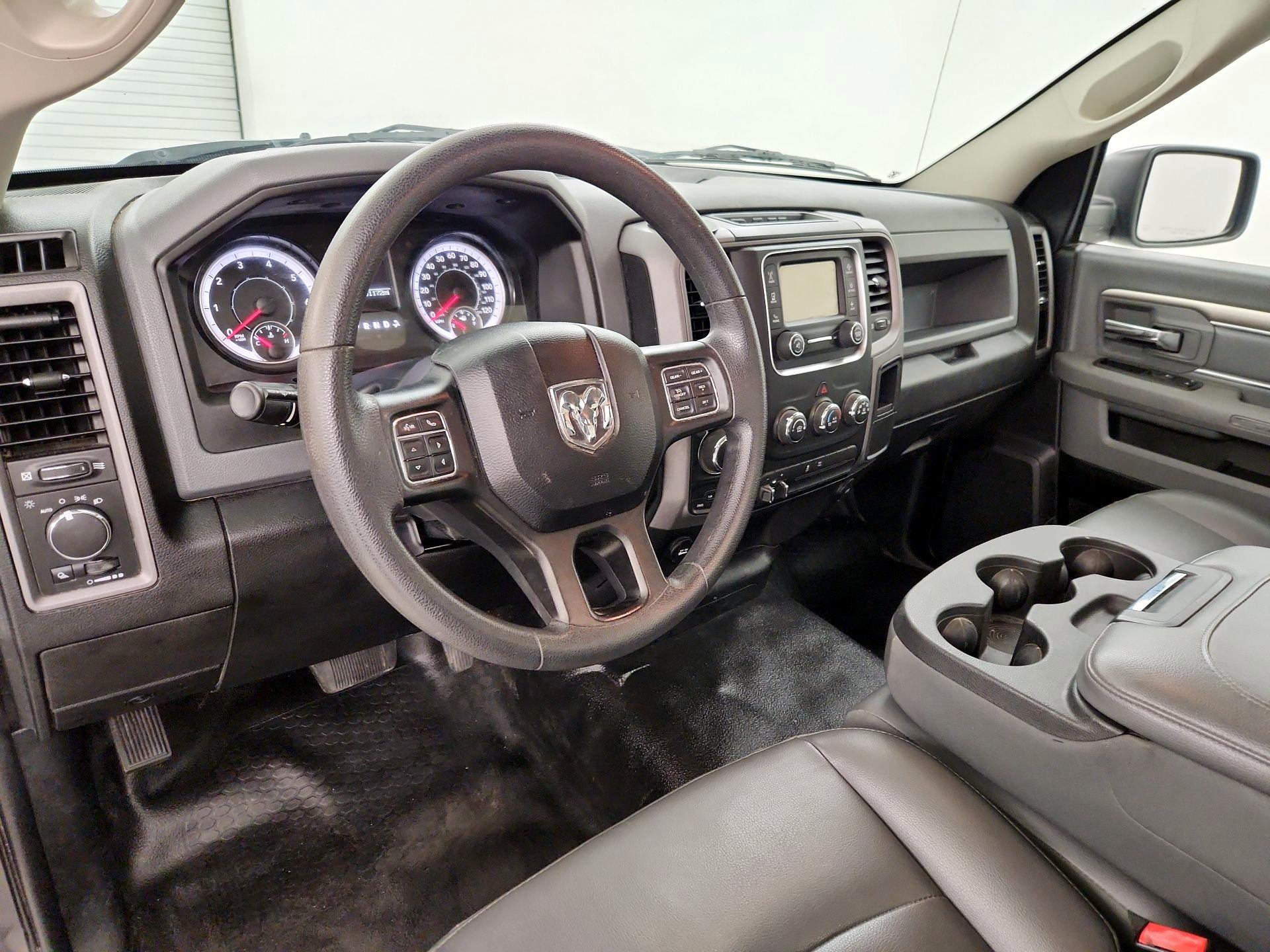 Thumbnail: 2020 RAM 1500 Classic - 9