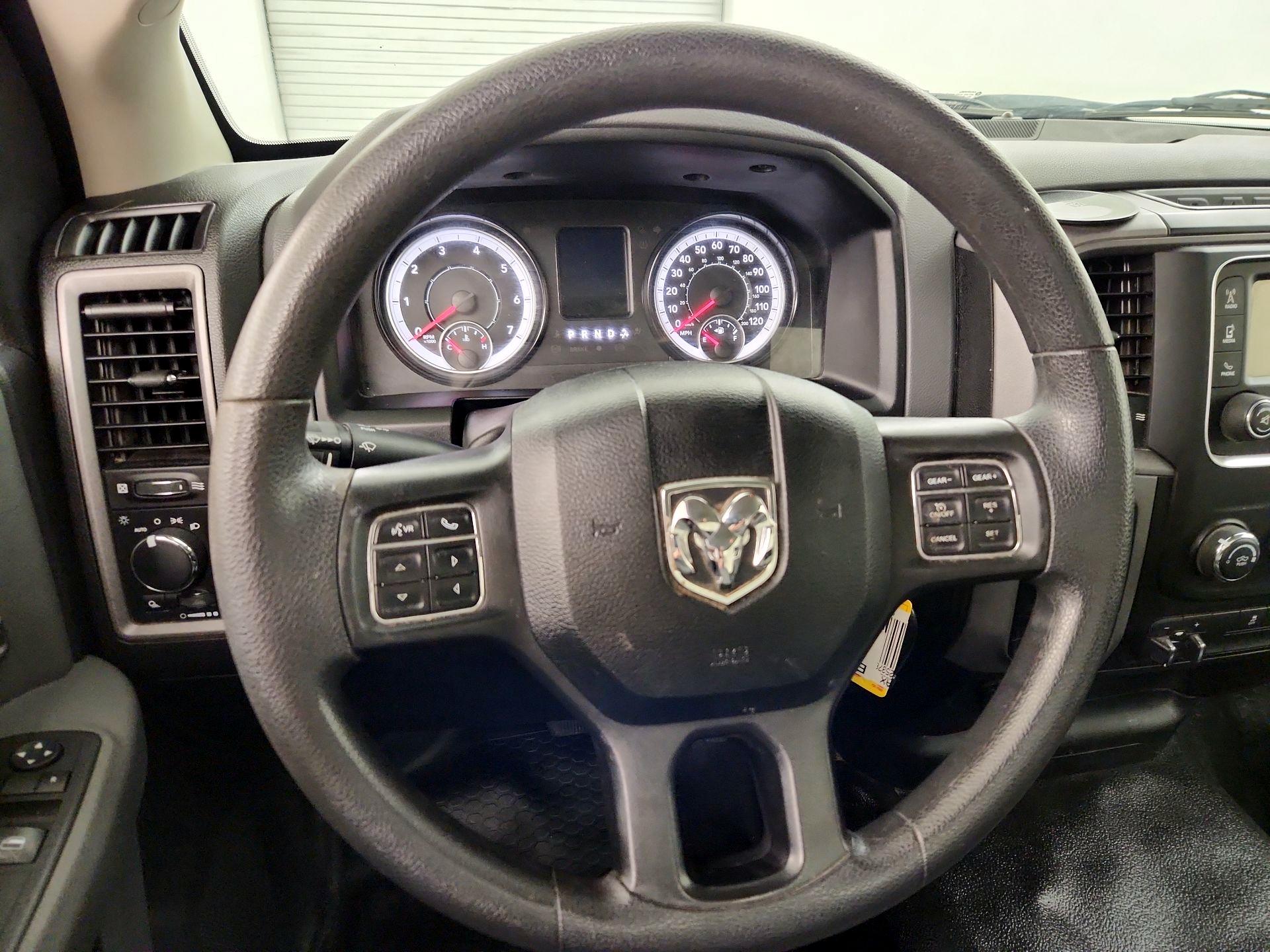 Thumbnail: 2020 RAM 1500 Classic - 10