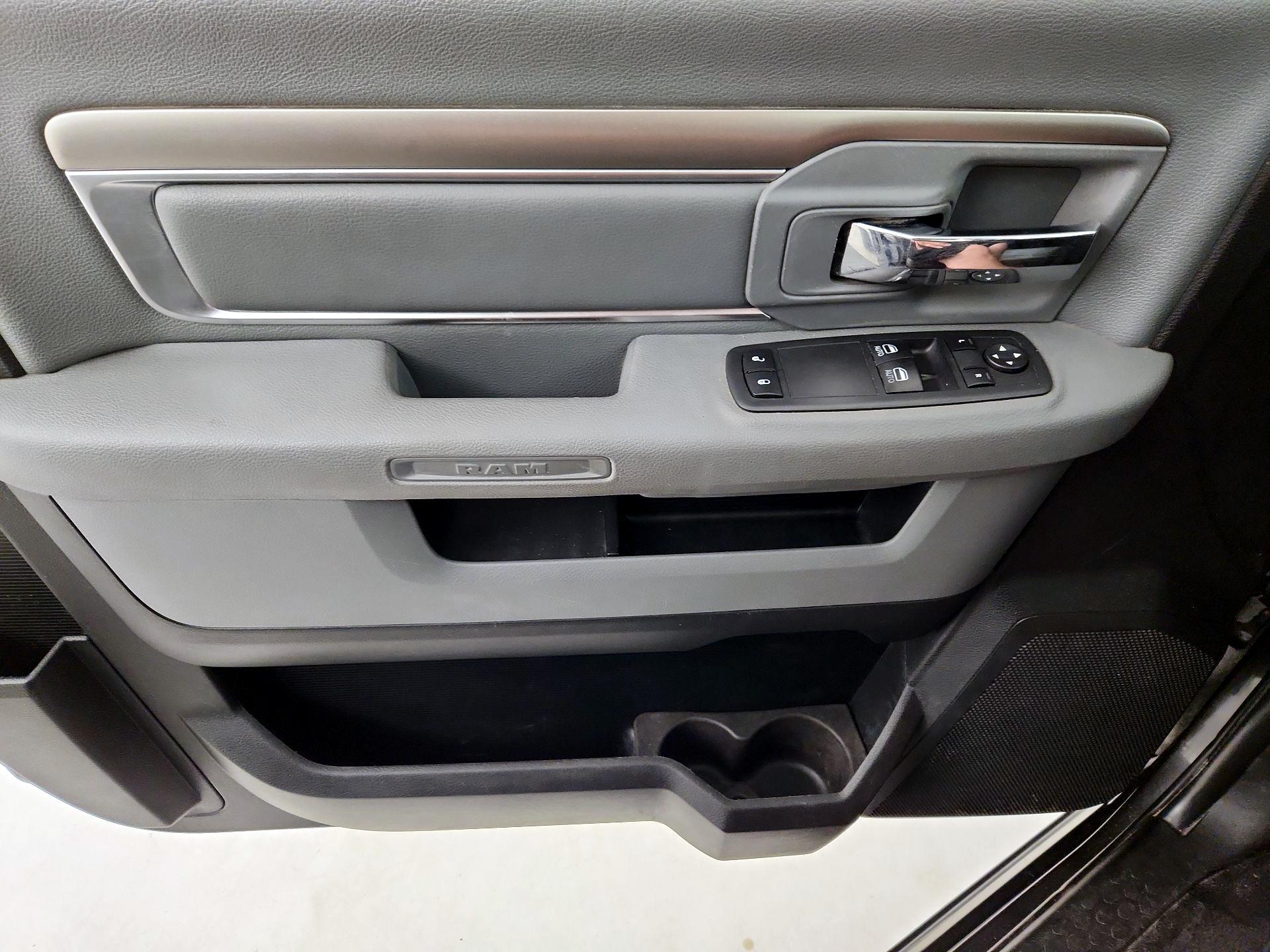 Thumbnail: 2020 RAM 1500 Classic - 12