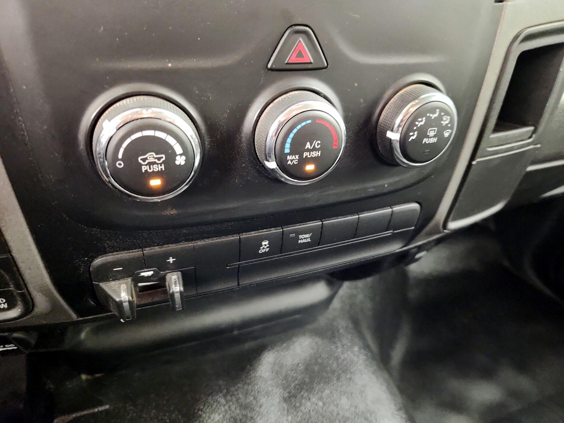Thumbnail: 2020 RAM 1500 Classic - 16