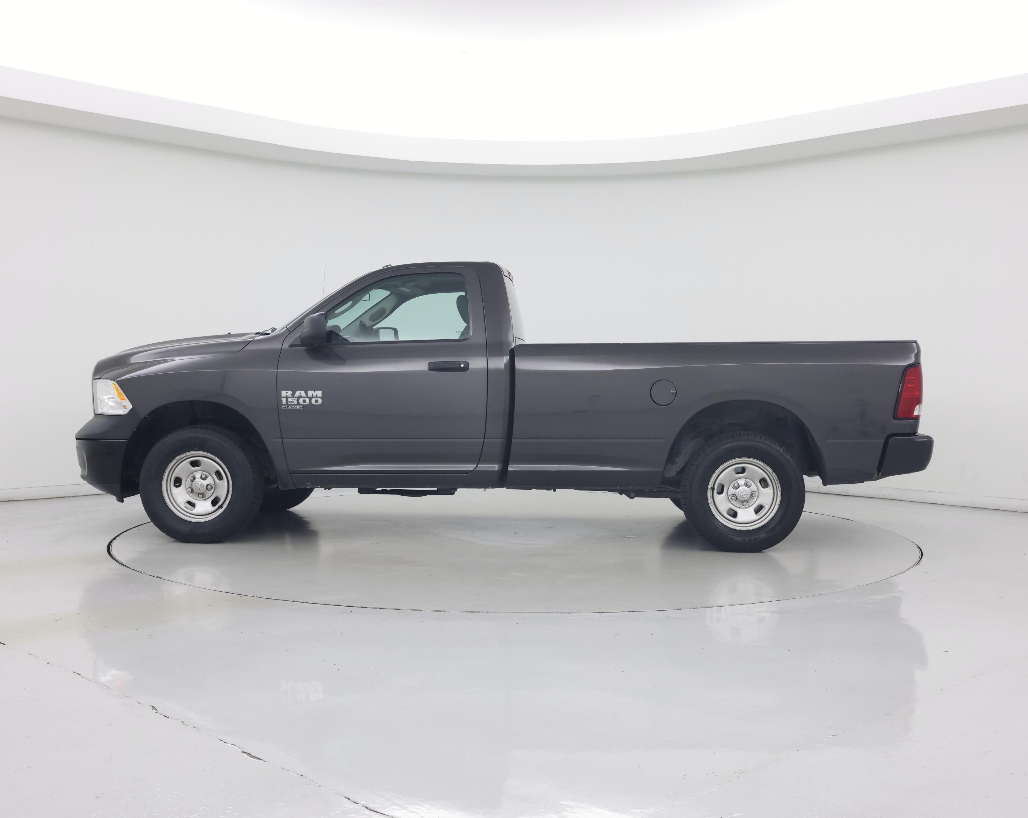 Thumbnail: 2020 RAM 1500 Classic - 3