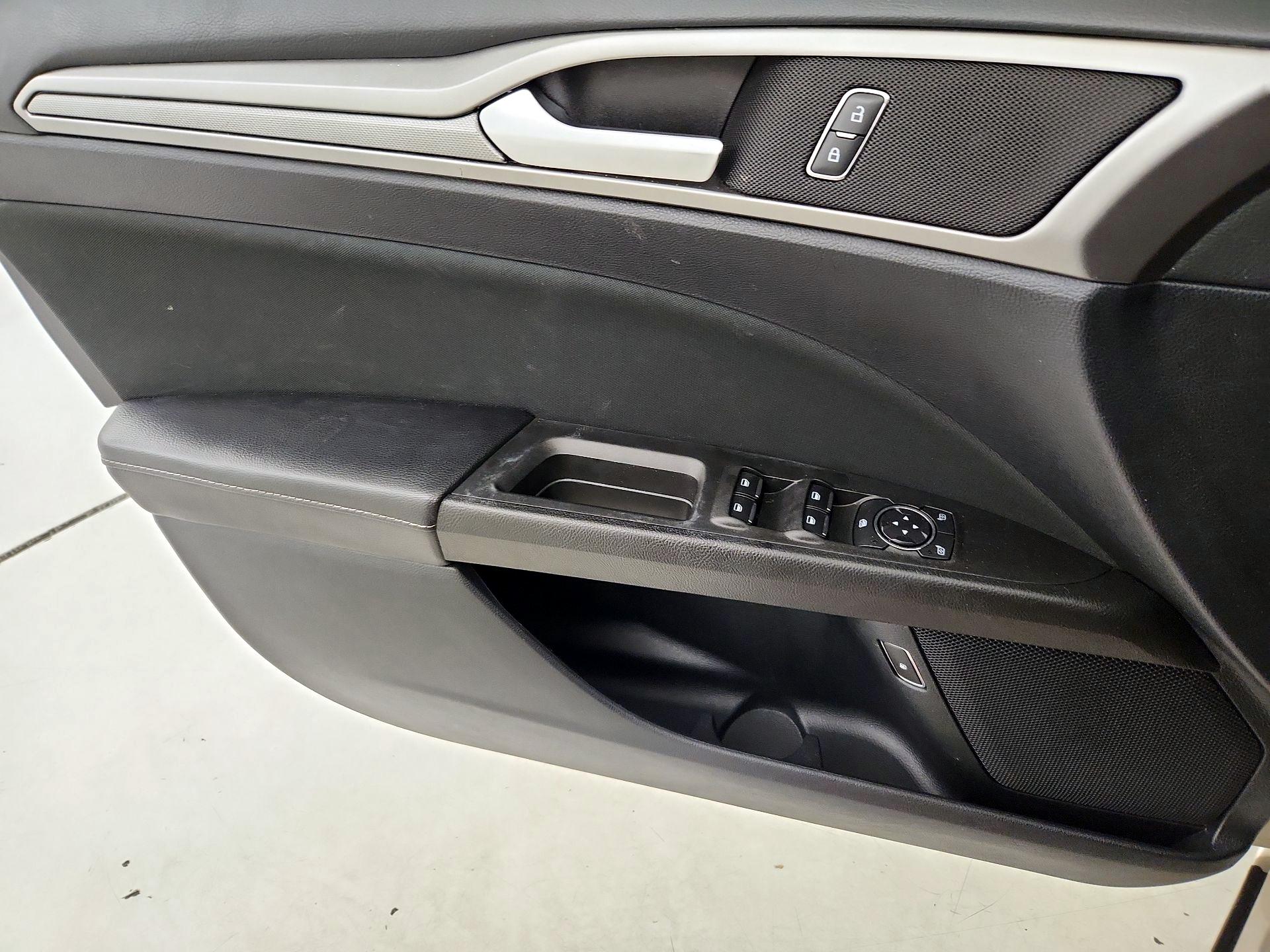 Thumbnail: 2019 Ford Fusion - 12