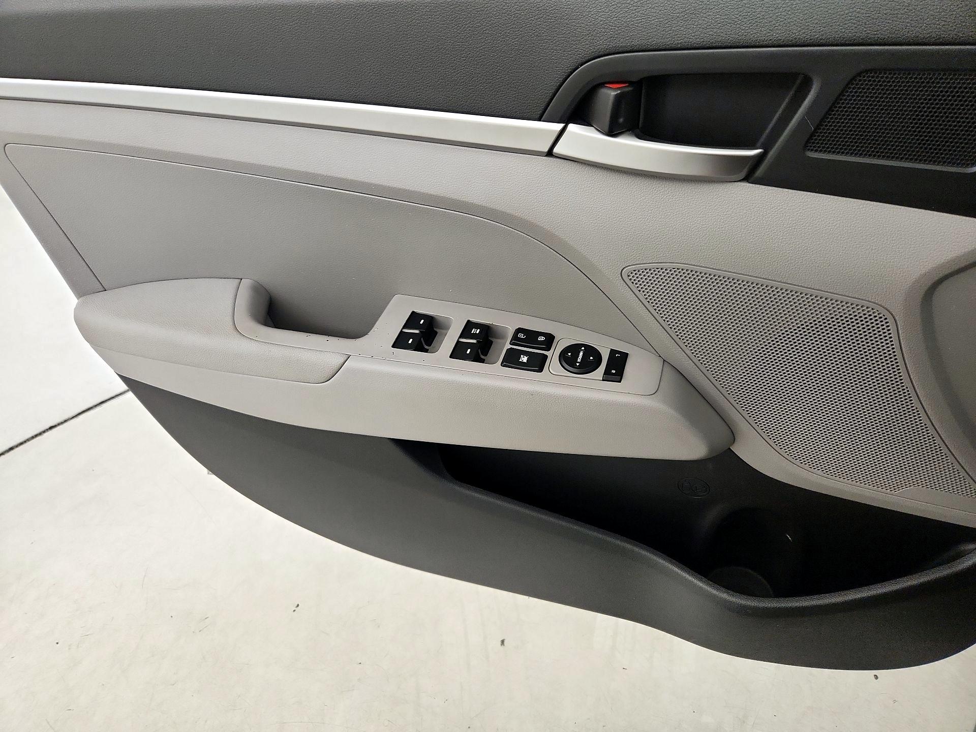 Thumbnail: 2019 Hyundai Elantra - 12