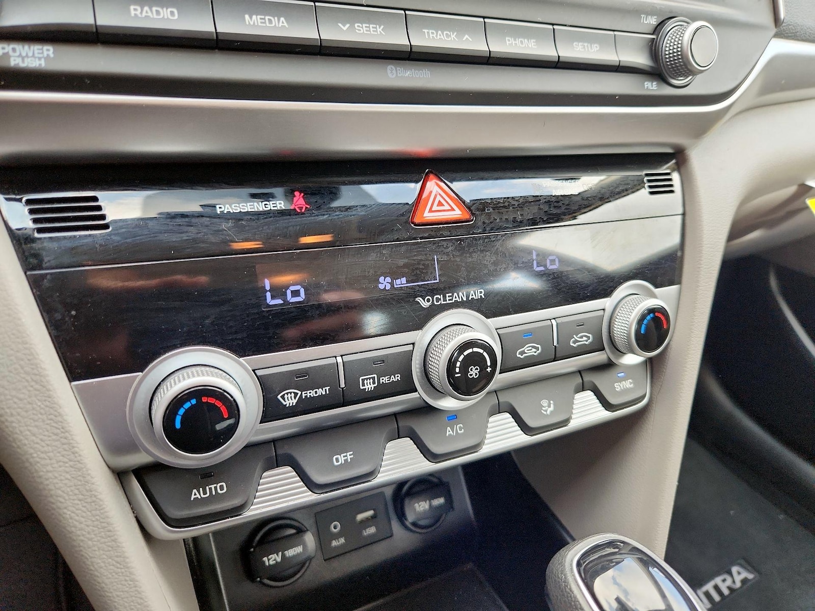 2020 Hyundai Elantra SE - Photo 16