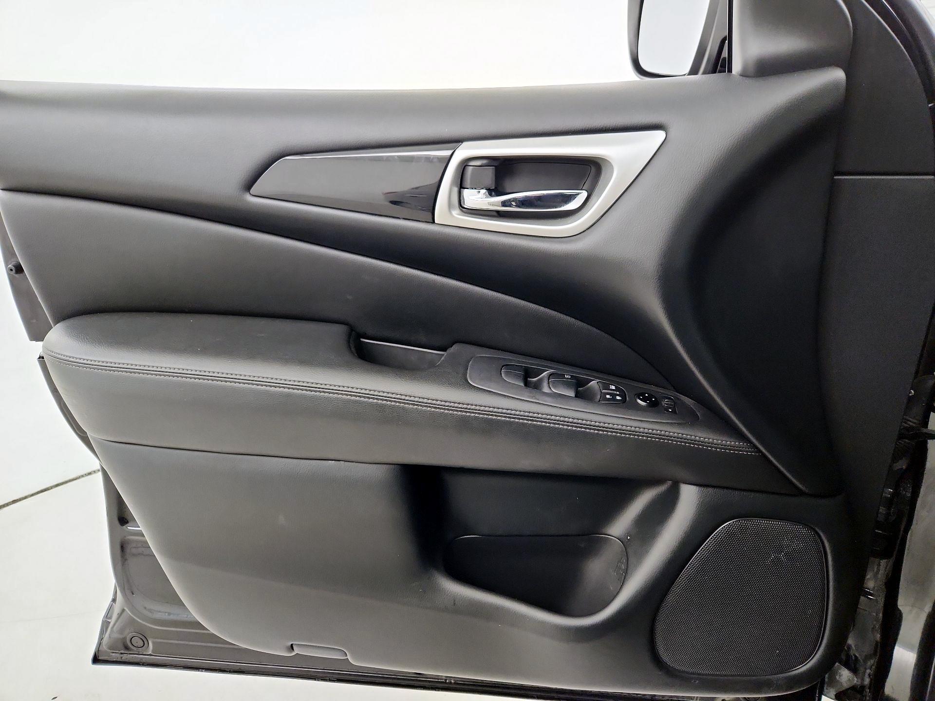 Thumbnail: 2020 Nissan Pathfinder - 12