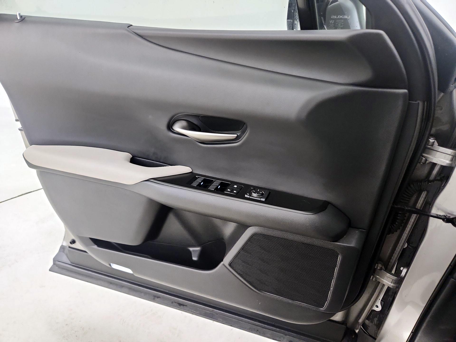 Thumbnail: 2020 Lexus UX - 12
