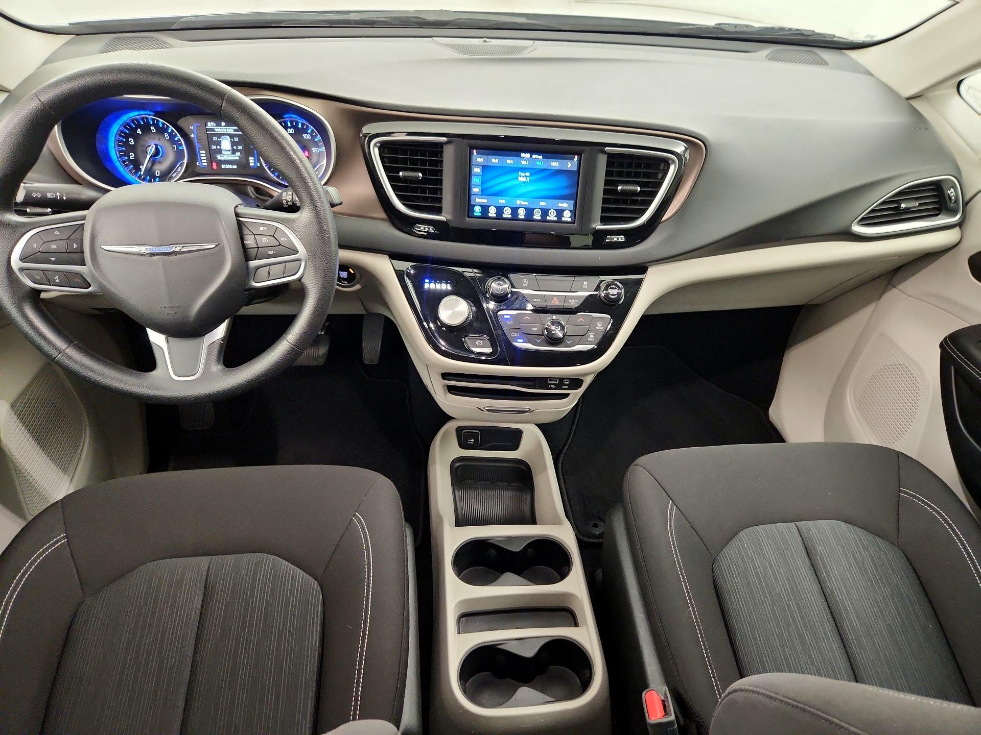 Thumbnail: 2020 Chrysler Voyager - 9