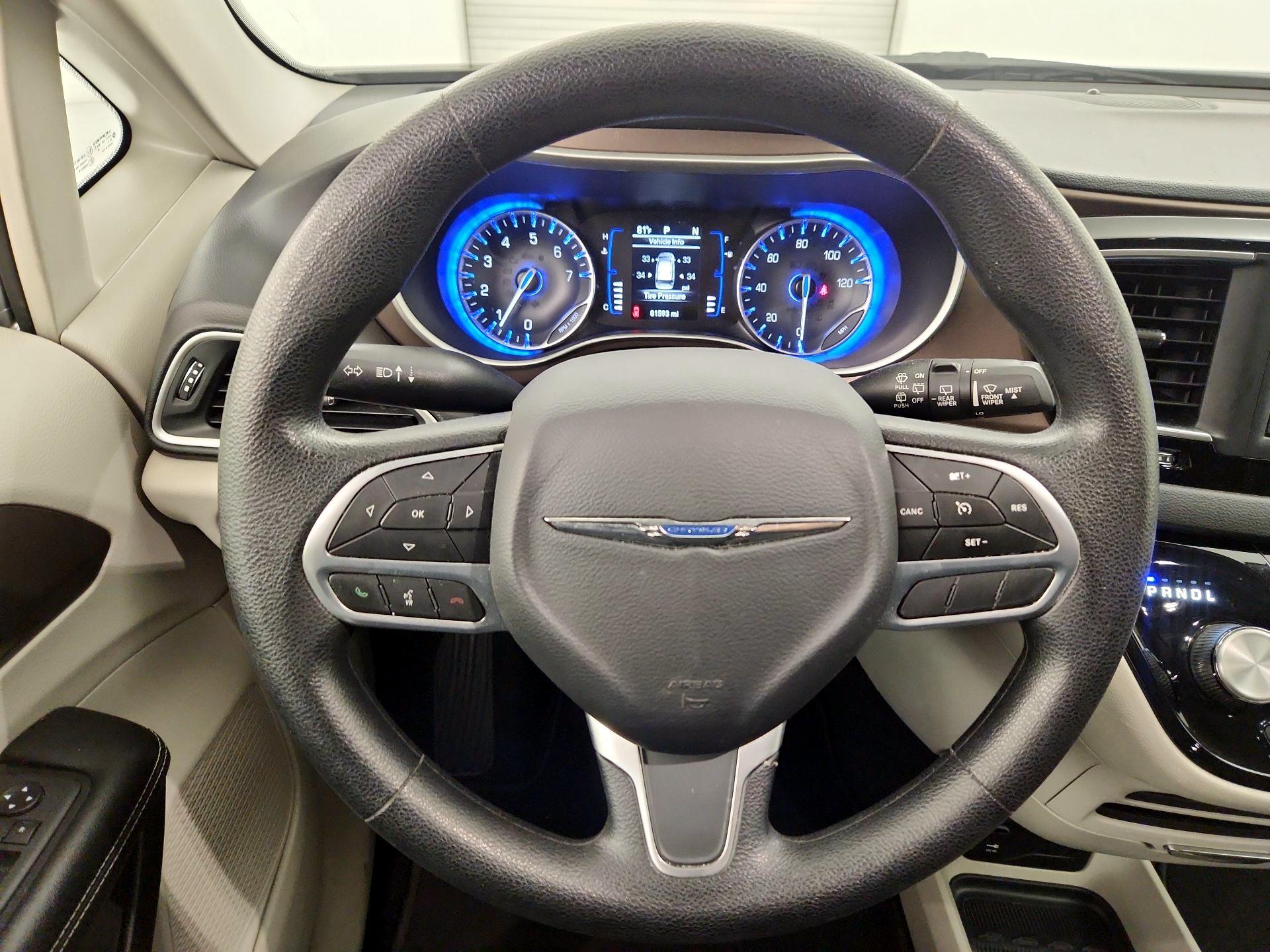 Thumbnail: 2020 Chrysler Voyager - 10