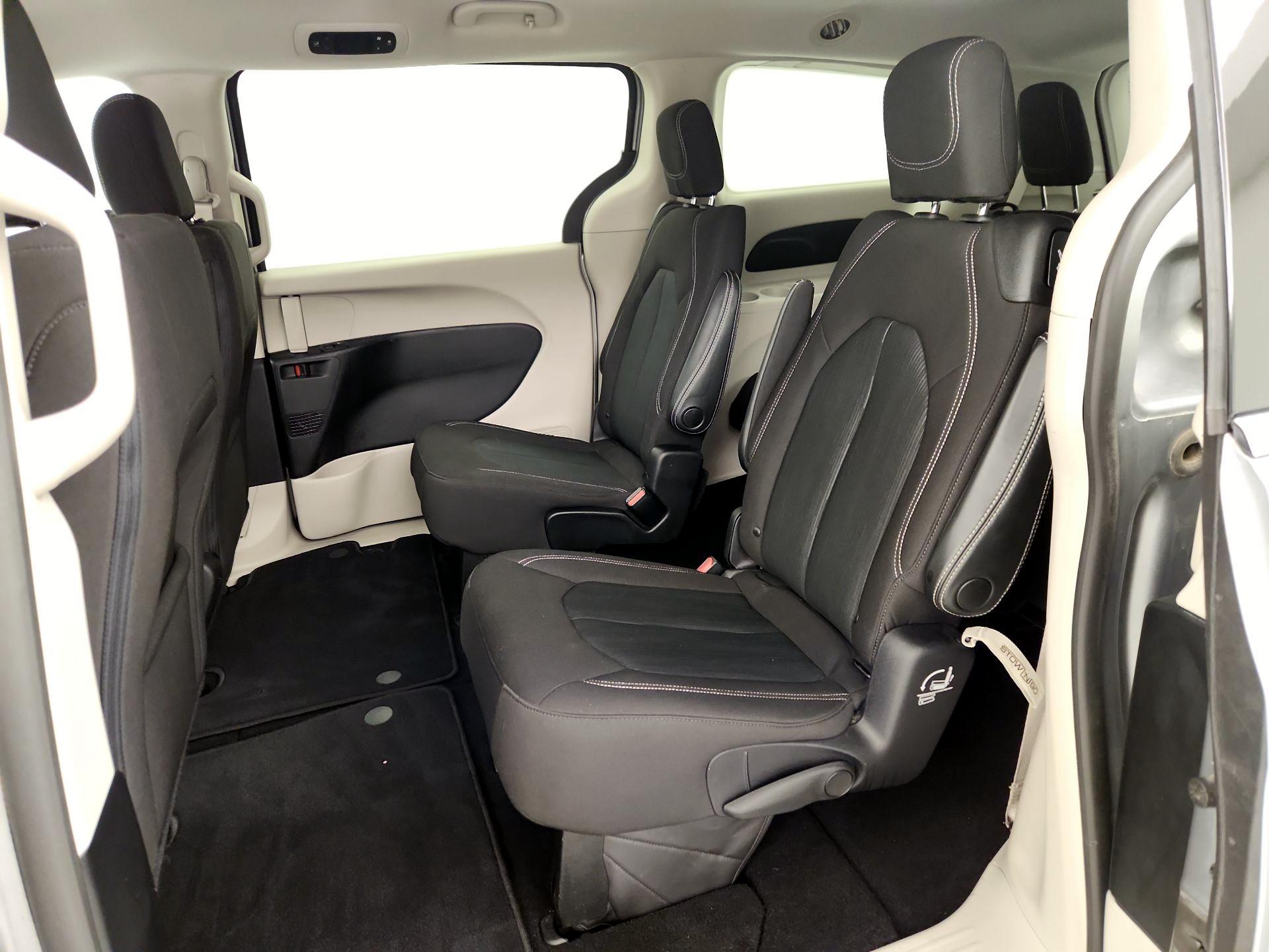 Thumbnail: 2020 Chrysler Voyager - 19