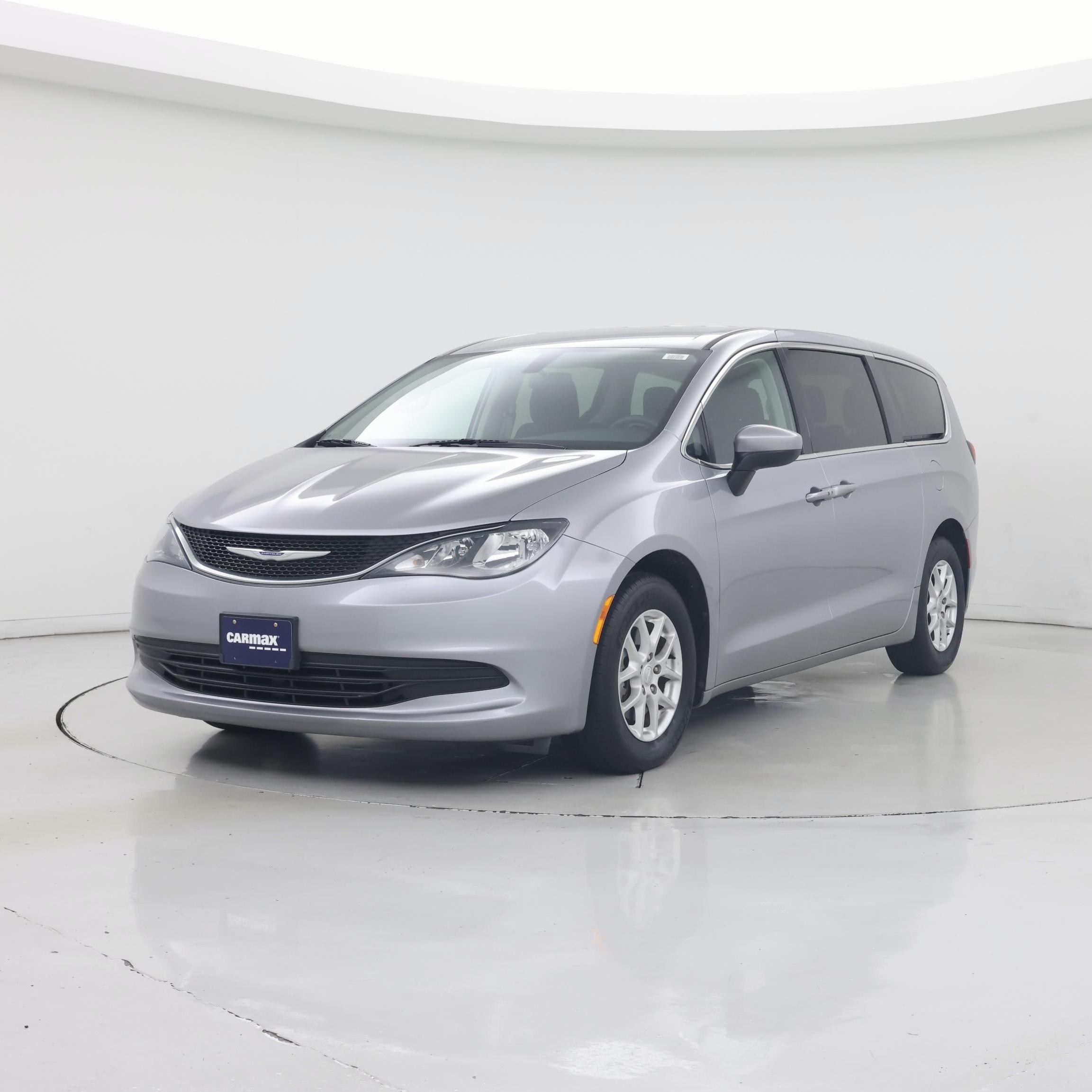 Thumbnail: 2020 Chrysler Voyager - 4
