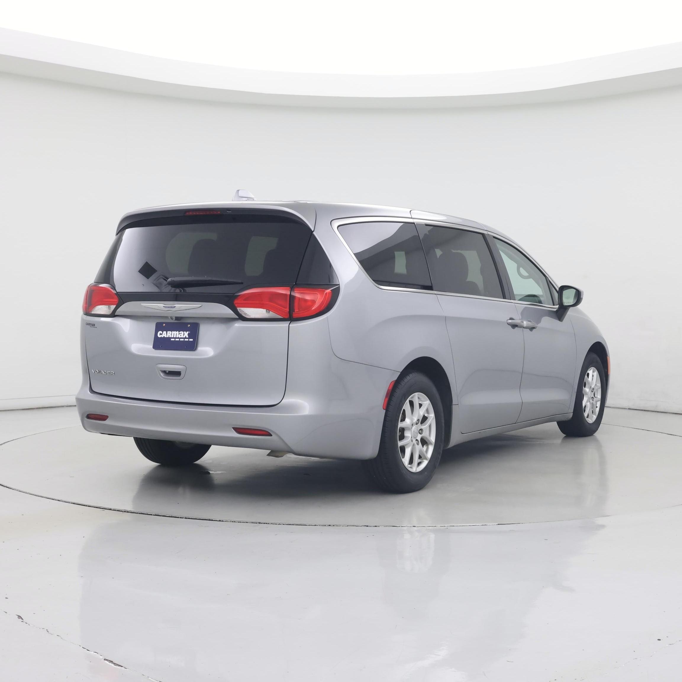 Thumbnail: 2020 Chrysler Voyager - 8