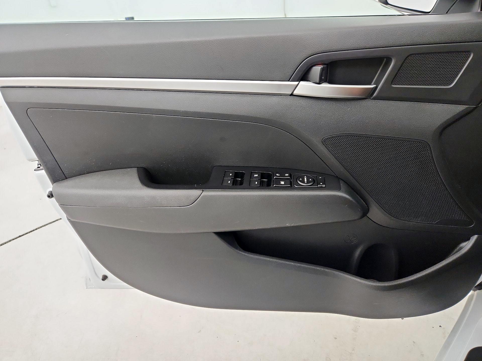 Thumbnail: 2020 Hyundai Elantra - 12