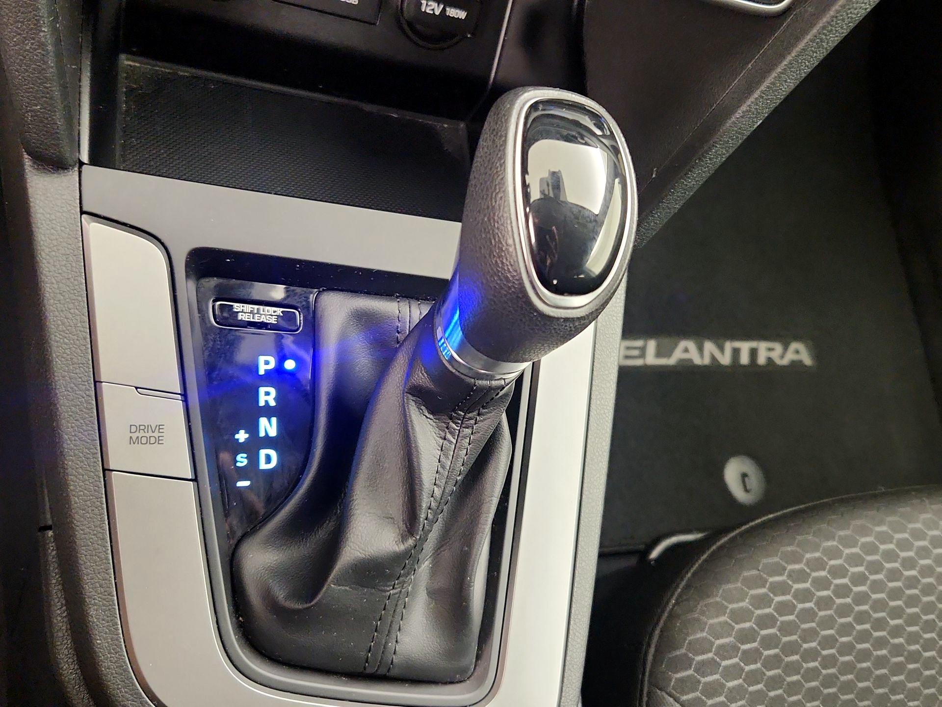 Thumbnail: 2020 Hyundai Elantra - 17