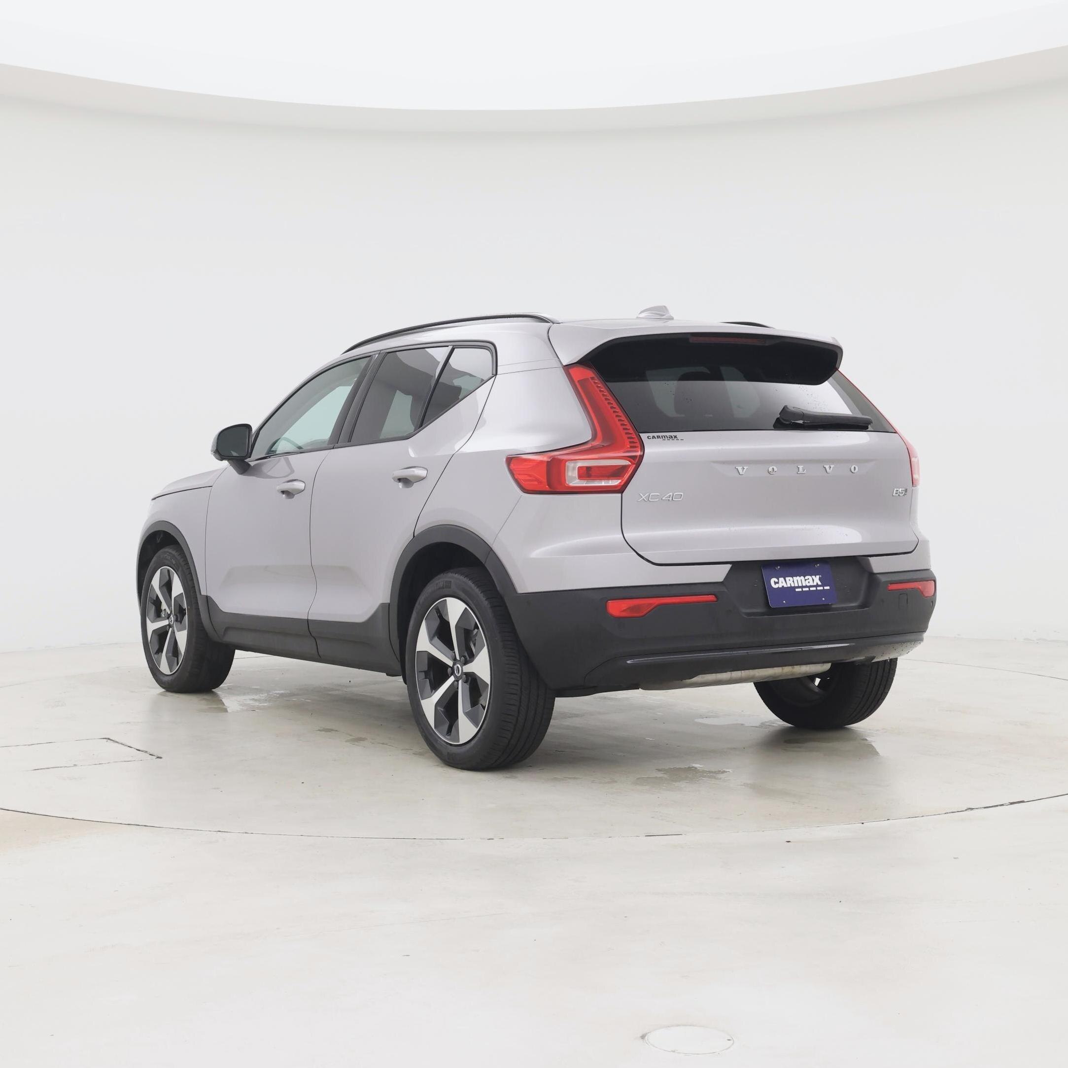 Thumbnail: 2026 Volvo XC40 - 2