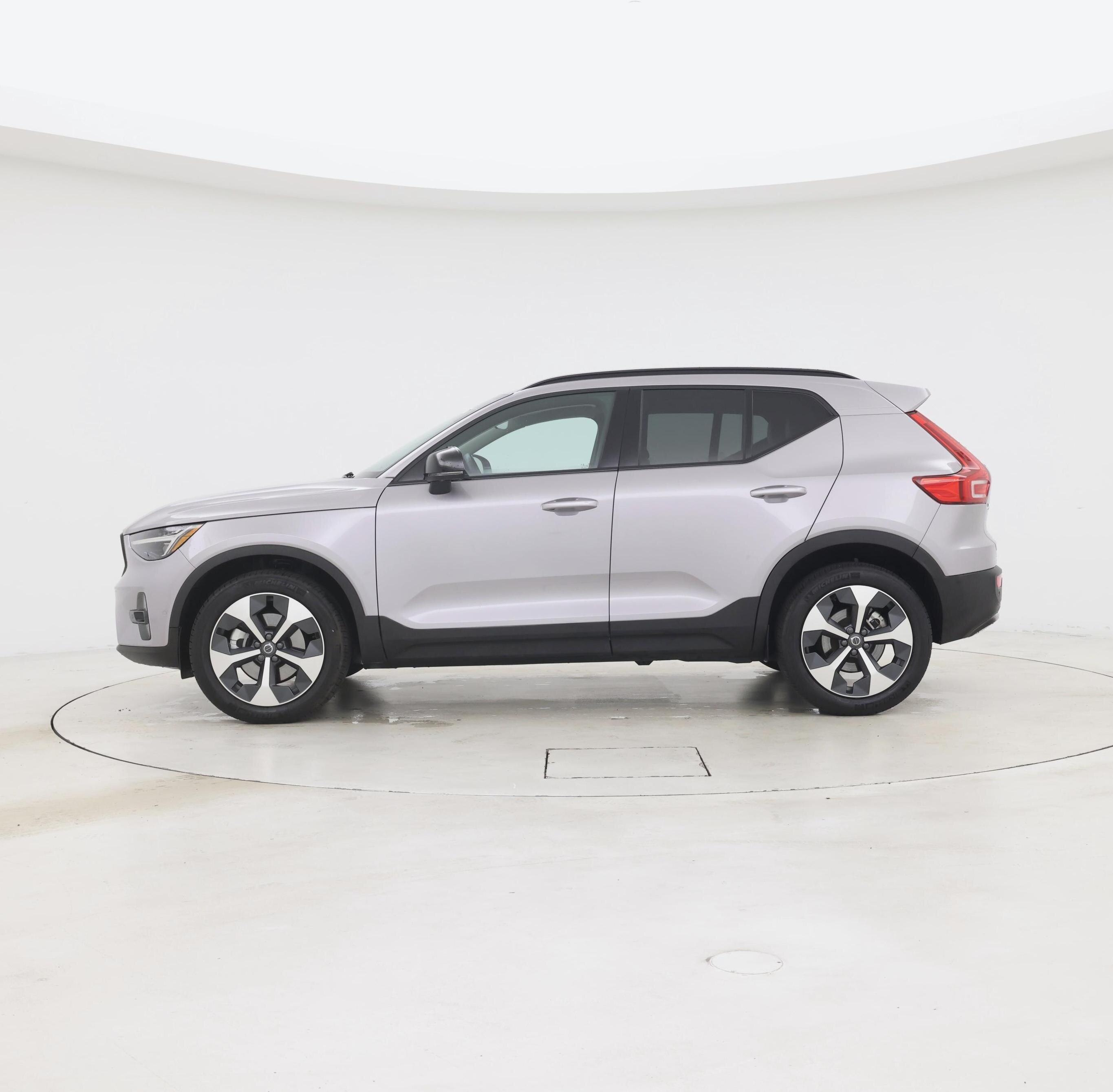 Thumbnail: 2026 Volvo XC40 - 3
