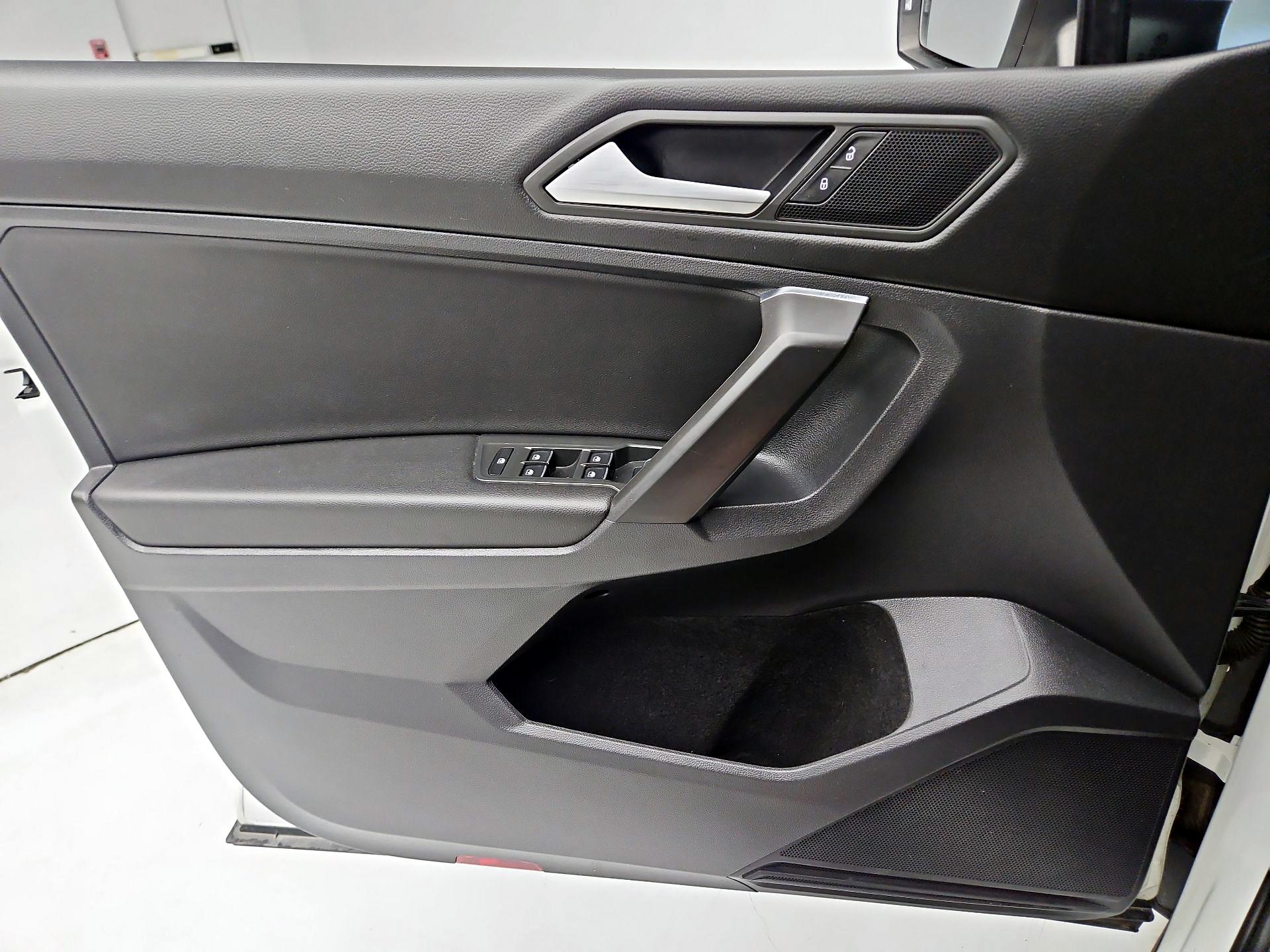 Thumbnail: 2021 Volkswagen Tiguan - 12