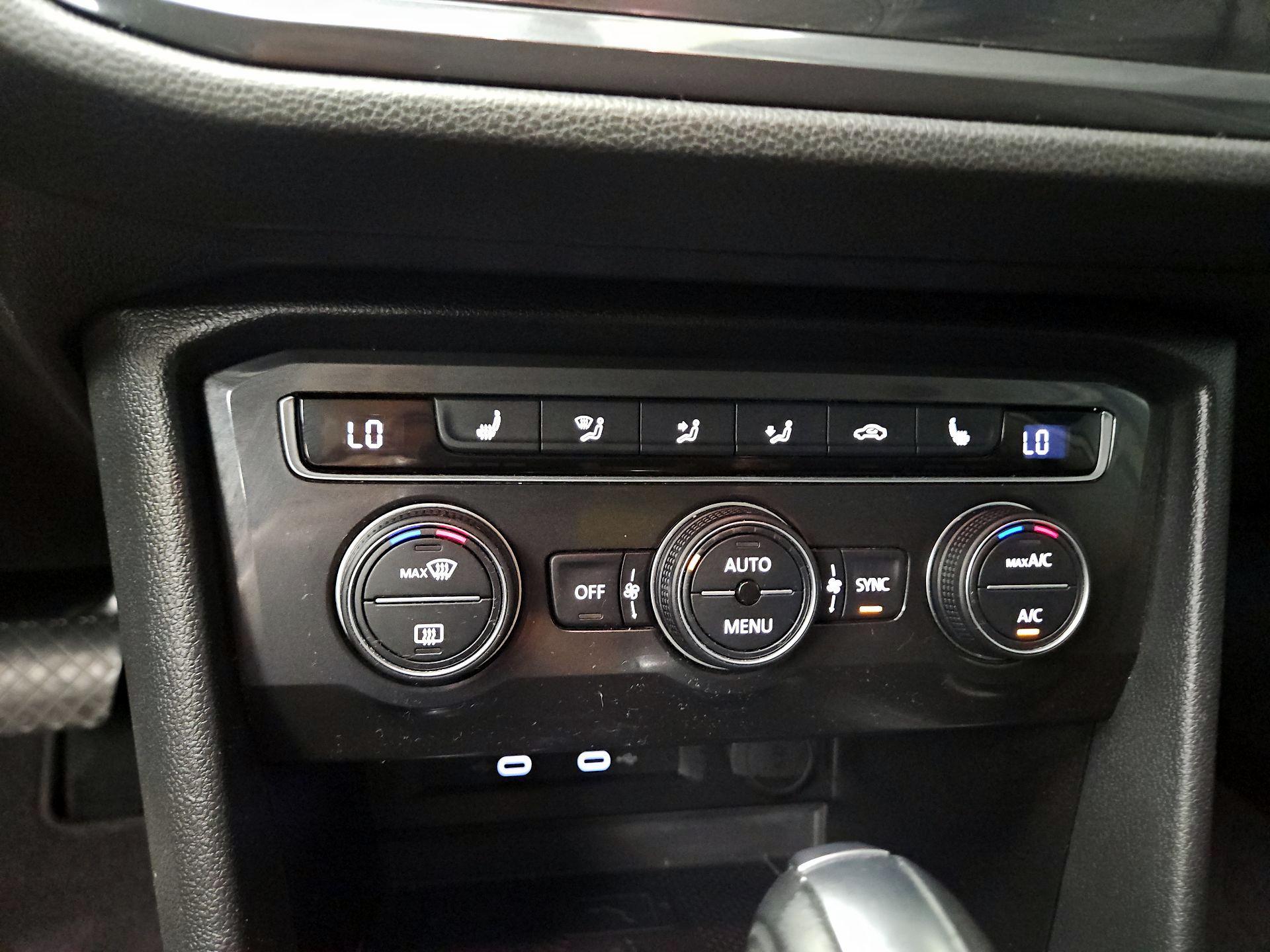 Thumbnail: 2021 Volkswagen Tiguan - 16