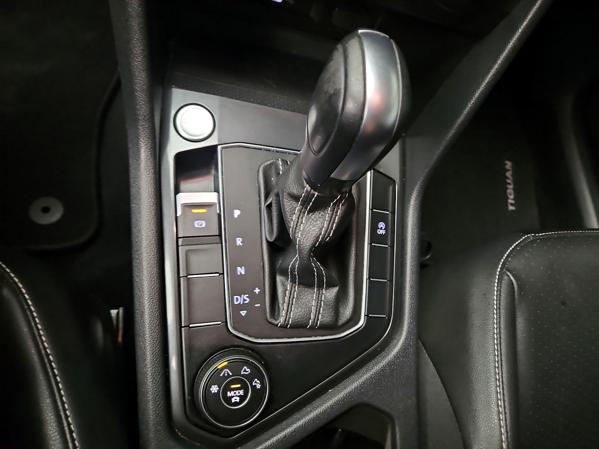 Thumbnail: 2021 Volkswagen Tiguan - 17