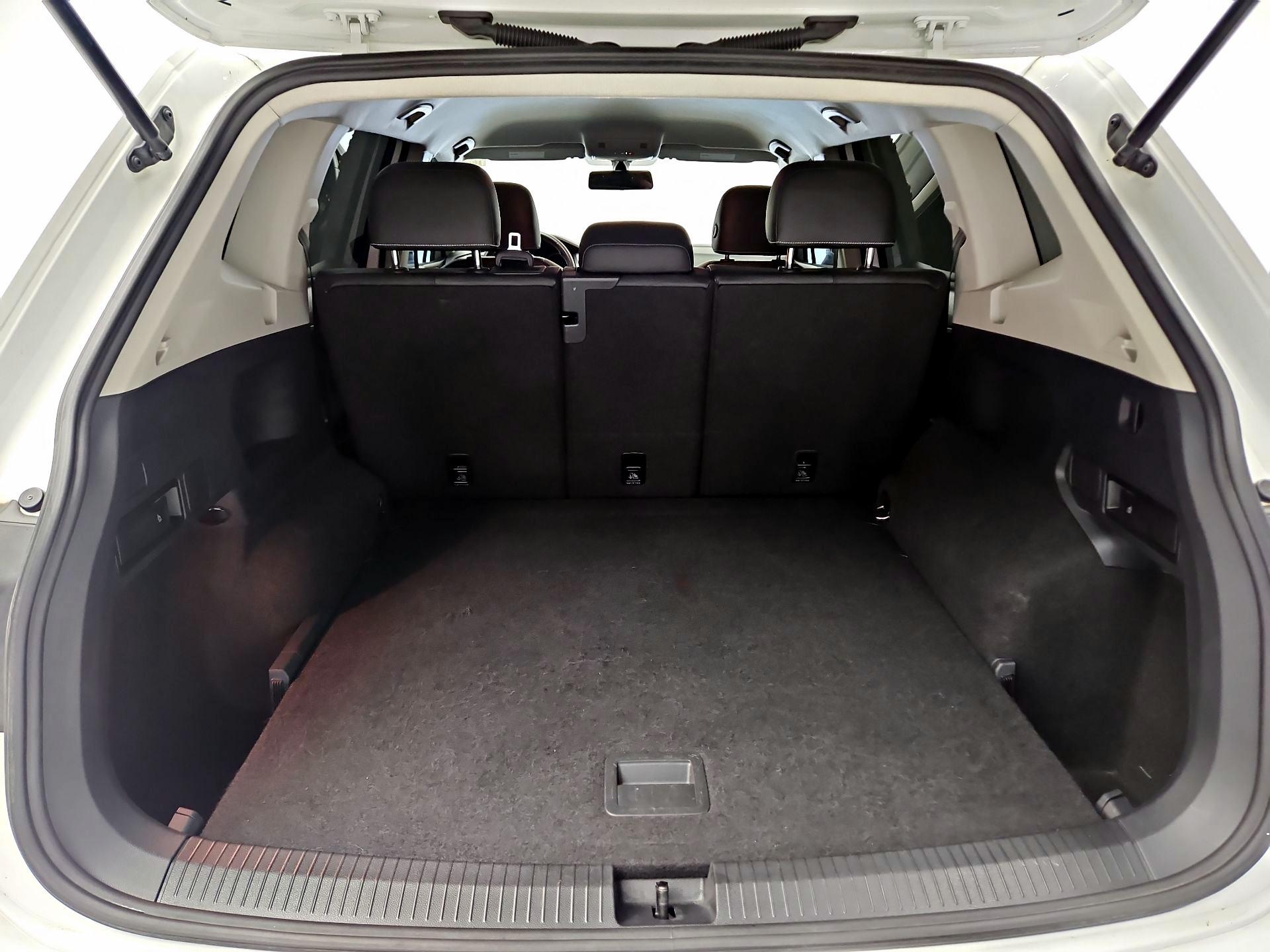 Thumbnail: 2021 Volkswagen Tiguan - 20