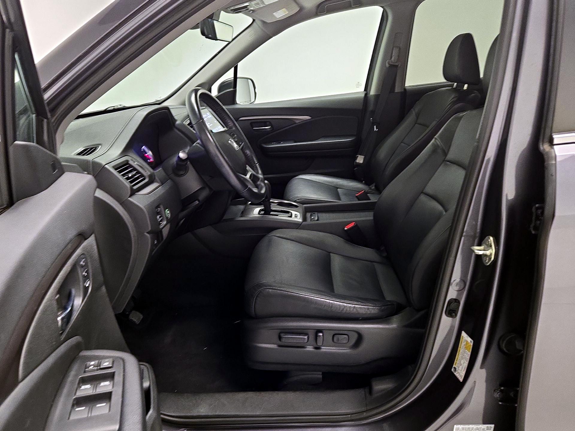 Thumbnail: 2019 Honda Pilot - 11