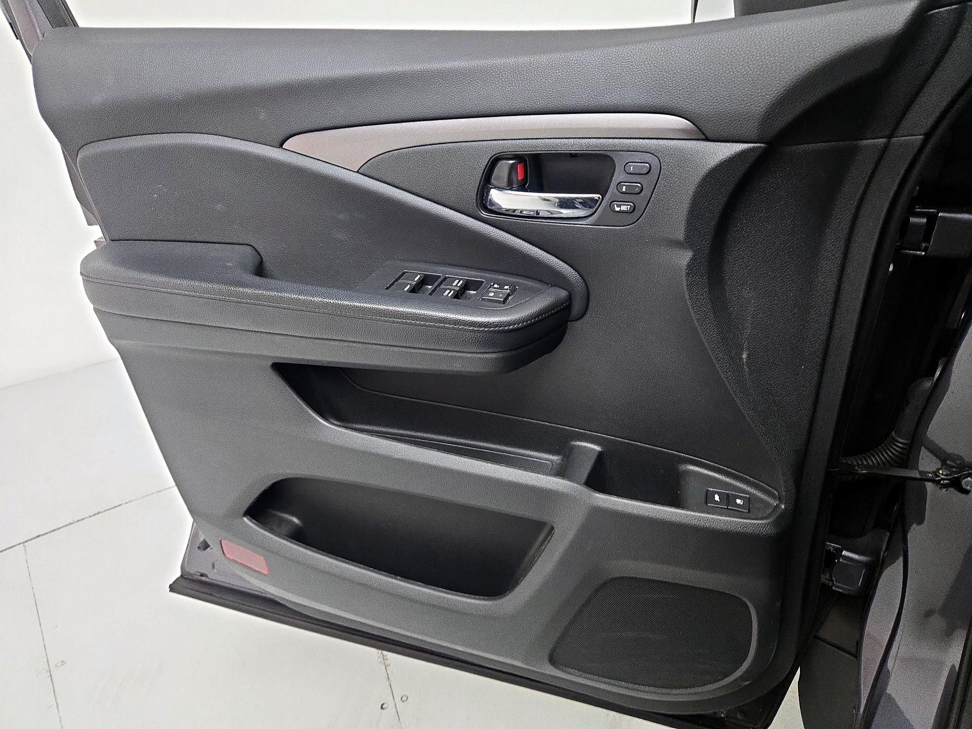 Thumbnail: 2019 Honda Pilot - 12