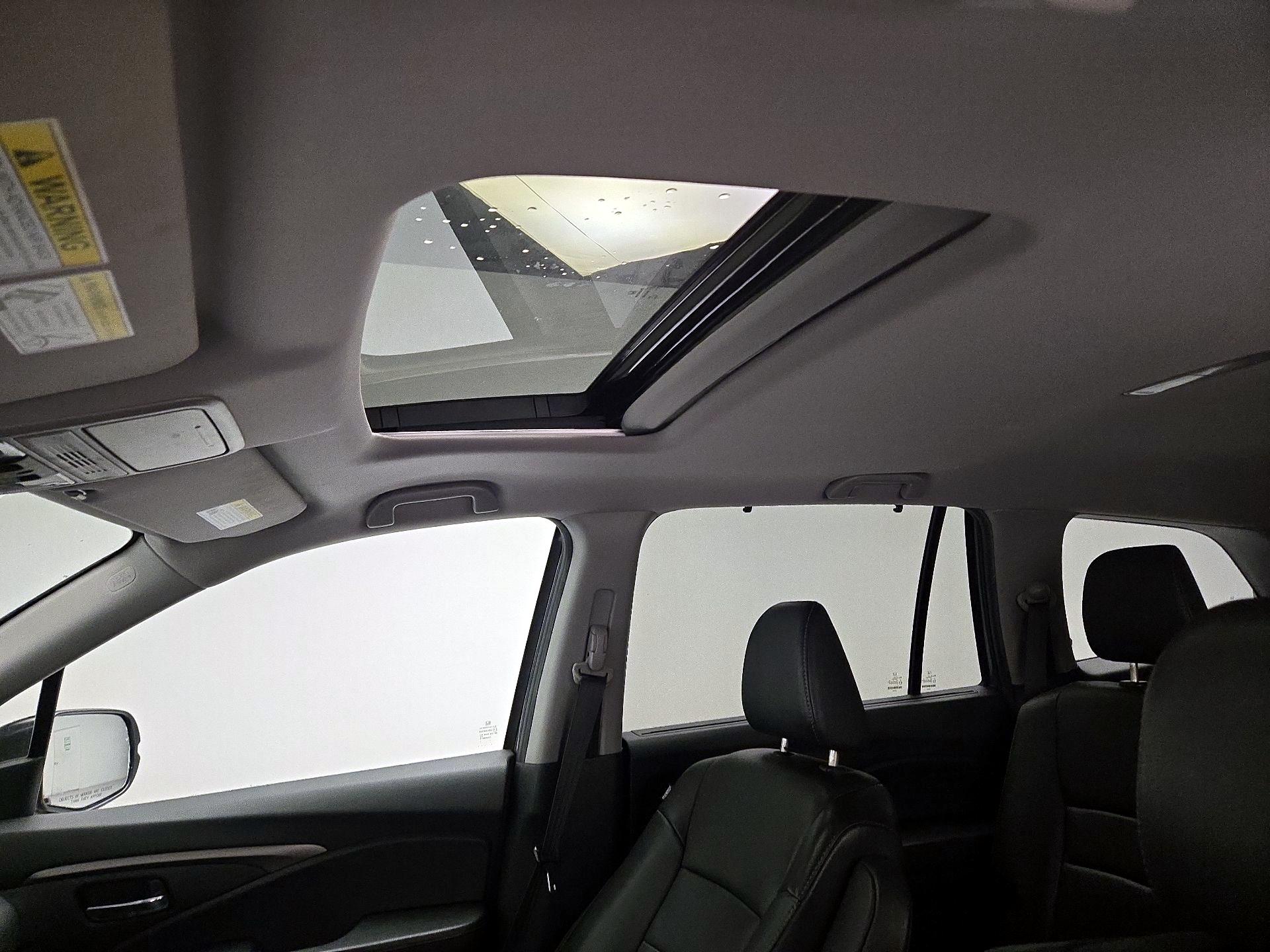Thumbnail: 2019 Honda Pilot - 19