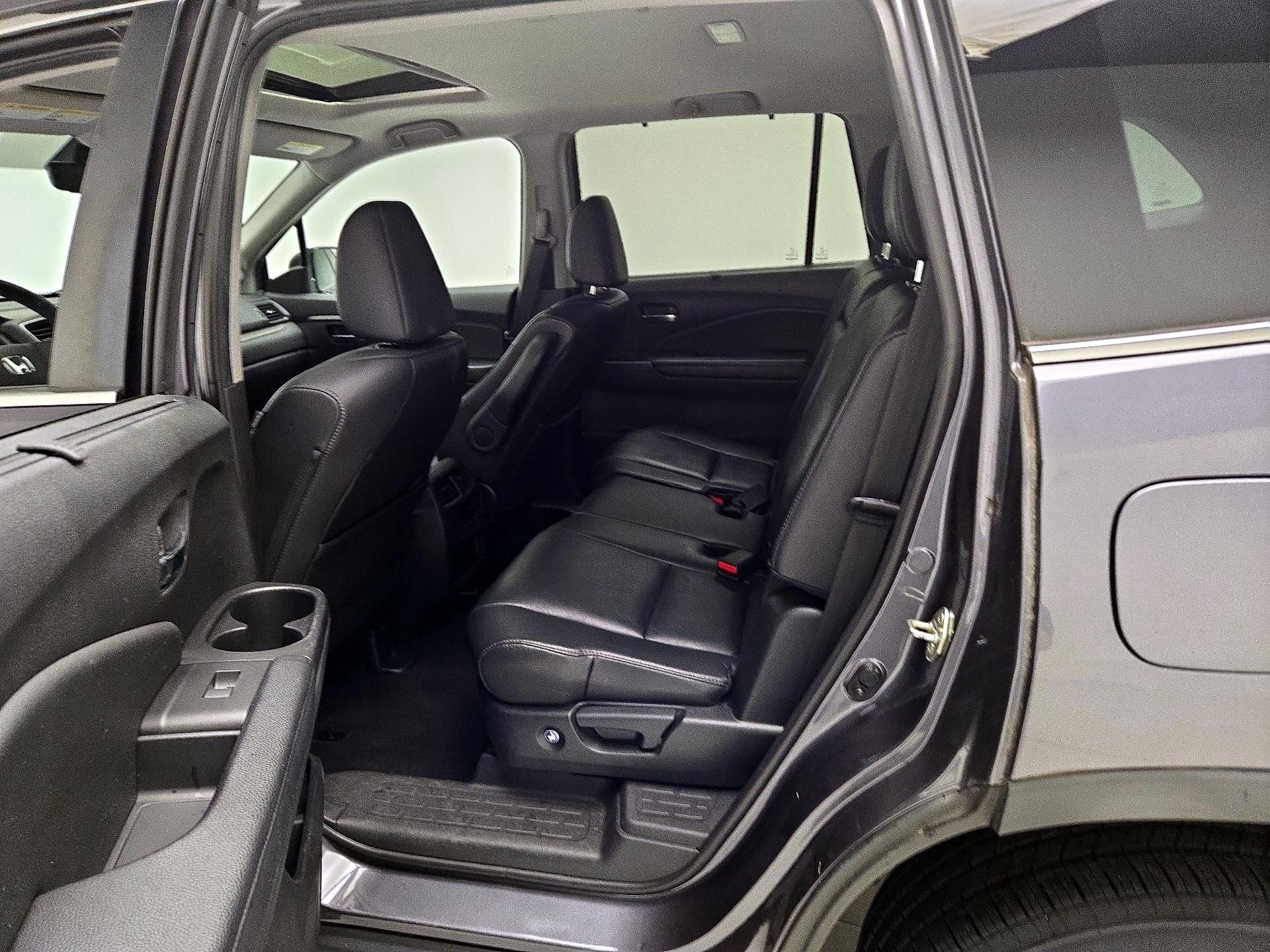 Thumbnail: 2019 Honda Pilot - 20