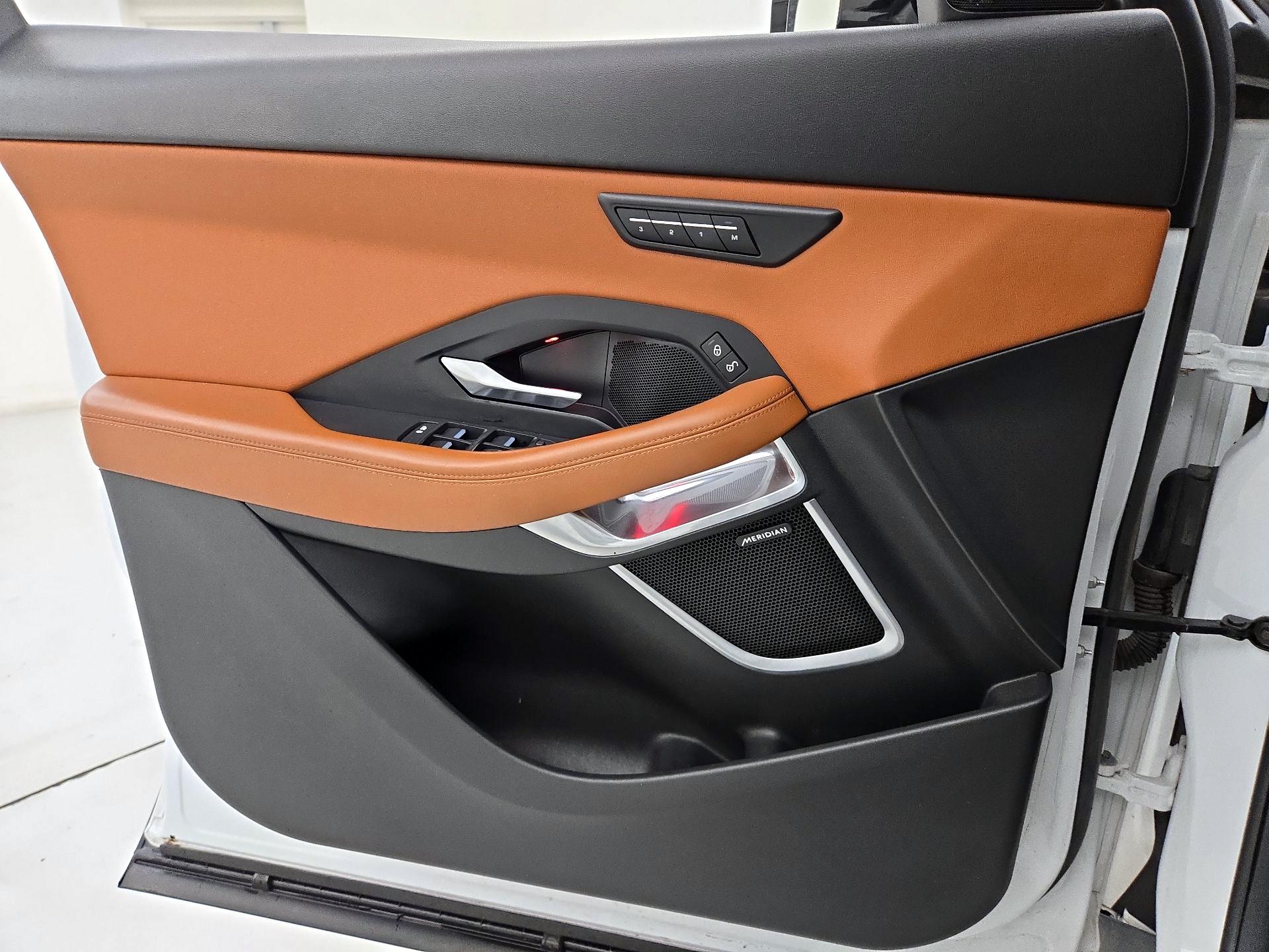 Thumbnail: 2020 Jaguar E-Pace - 10