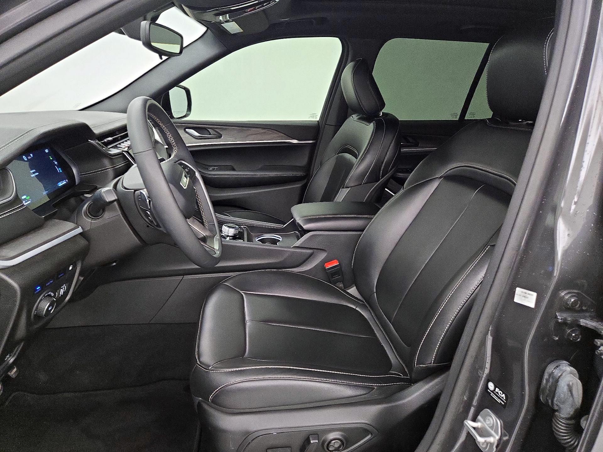 Thumbnail: 2024 Jeep Grand Cherokee - 9