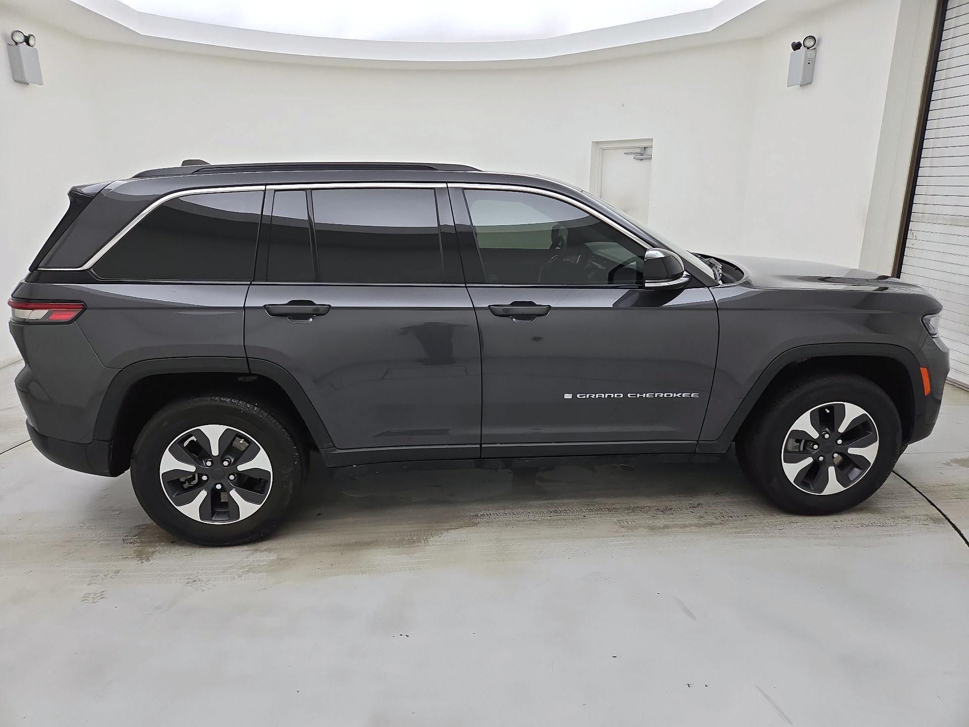 Thumbnail: 2024 Jeep Grand Cherokee - 4