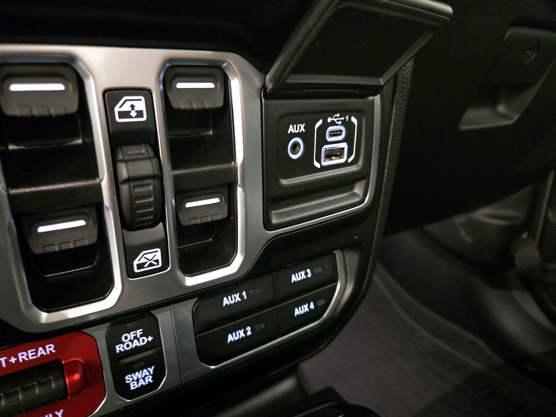 Thumbnail: 2025 Jeep Gladiator - 18