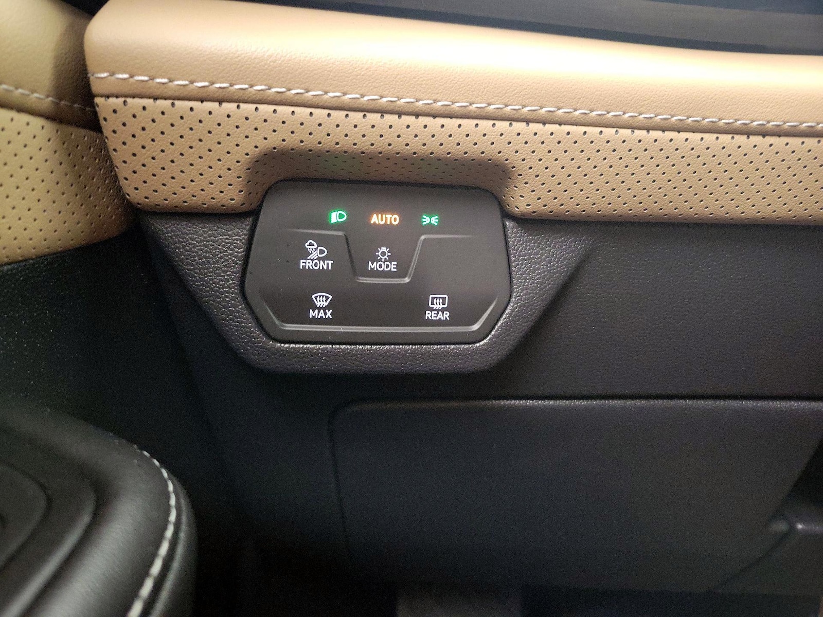 2025 Volkswagen Atlas Cross Sport SE w/Tech - Photo 14