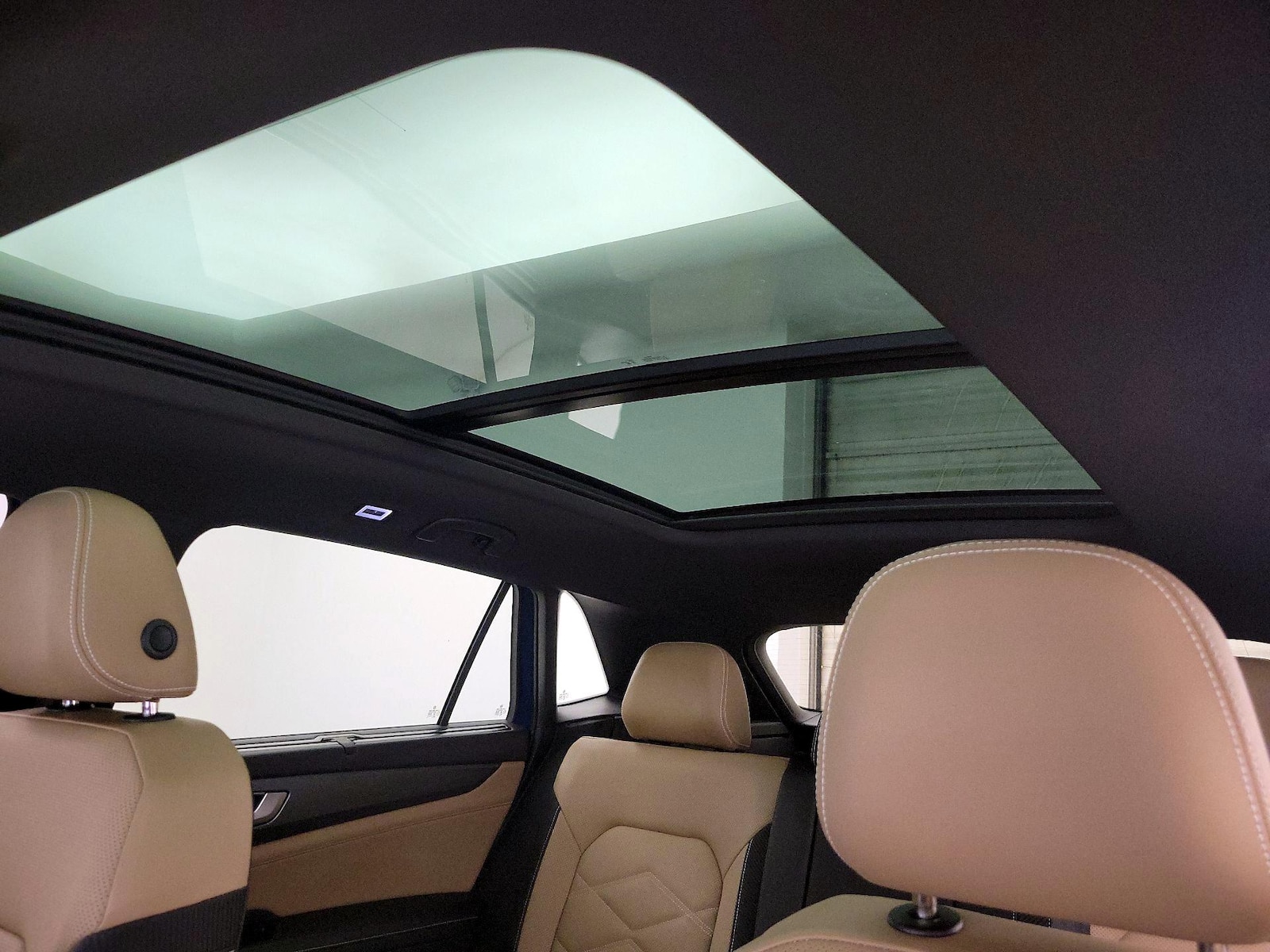 2025 Volkswagen Atlas Cross Sport SE w/Tech - Photo 20