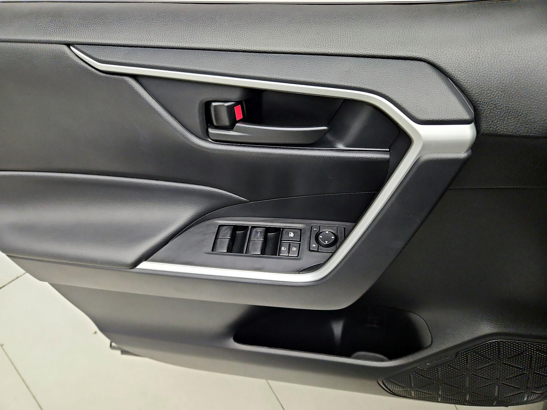 Thumbnail: 2025 Toyota RAV4 - 12