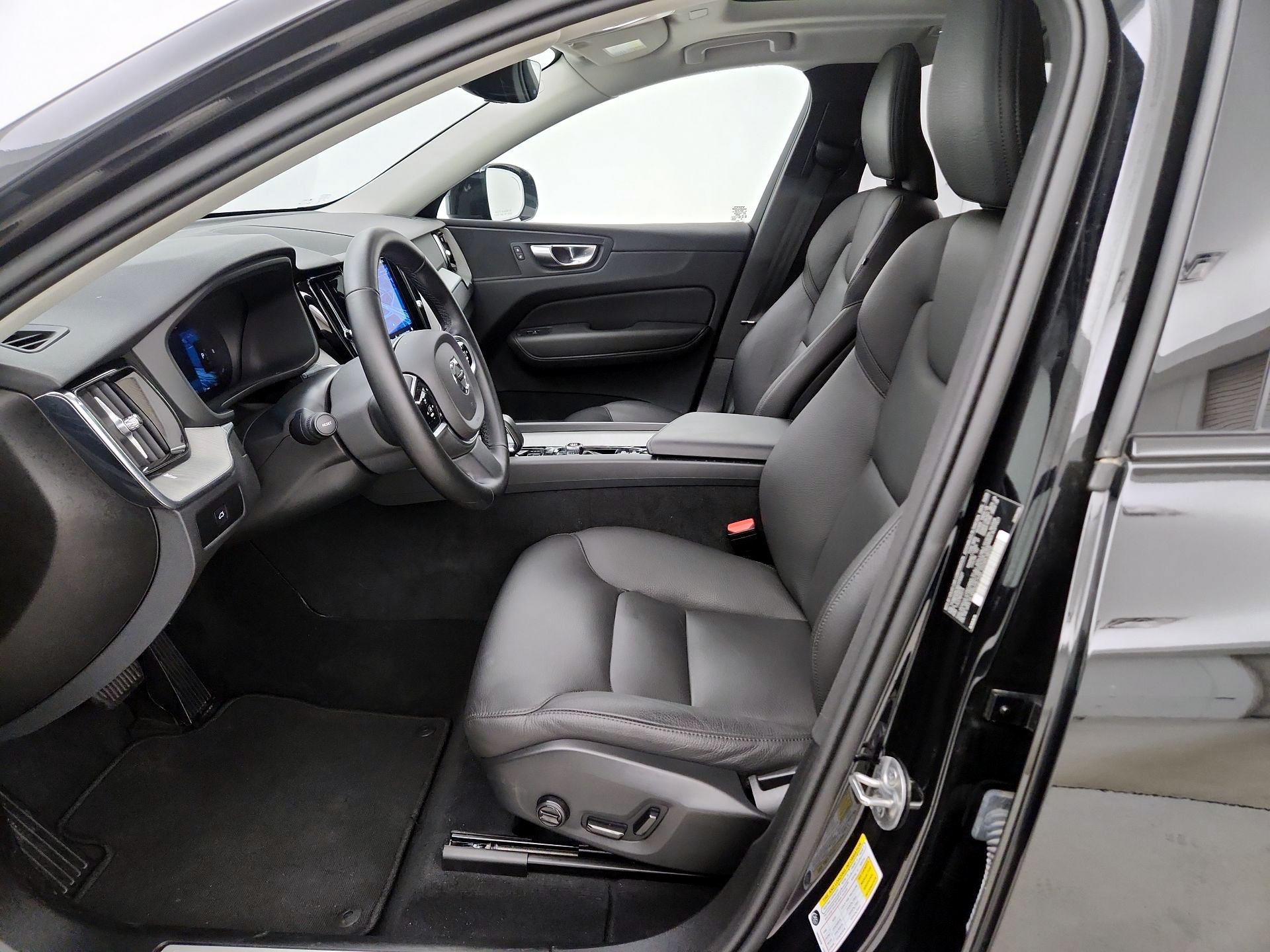 Thumbnail: 2025 Volvo XC60 - 11