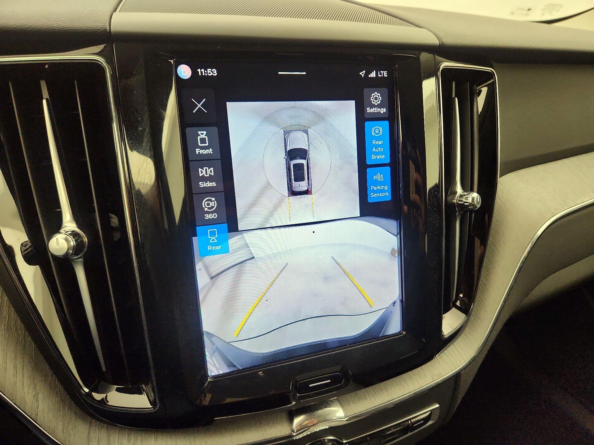 Thumbnail: 2025 Volvo XC60 - 15