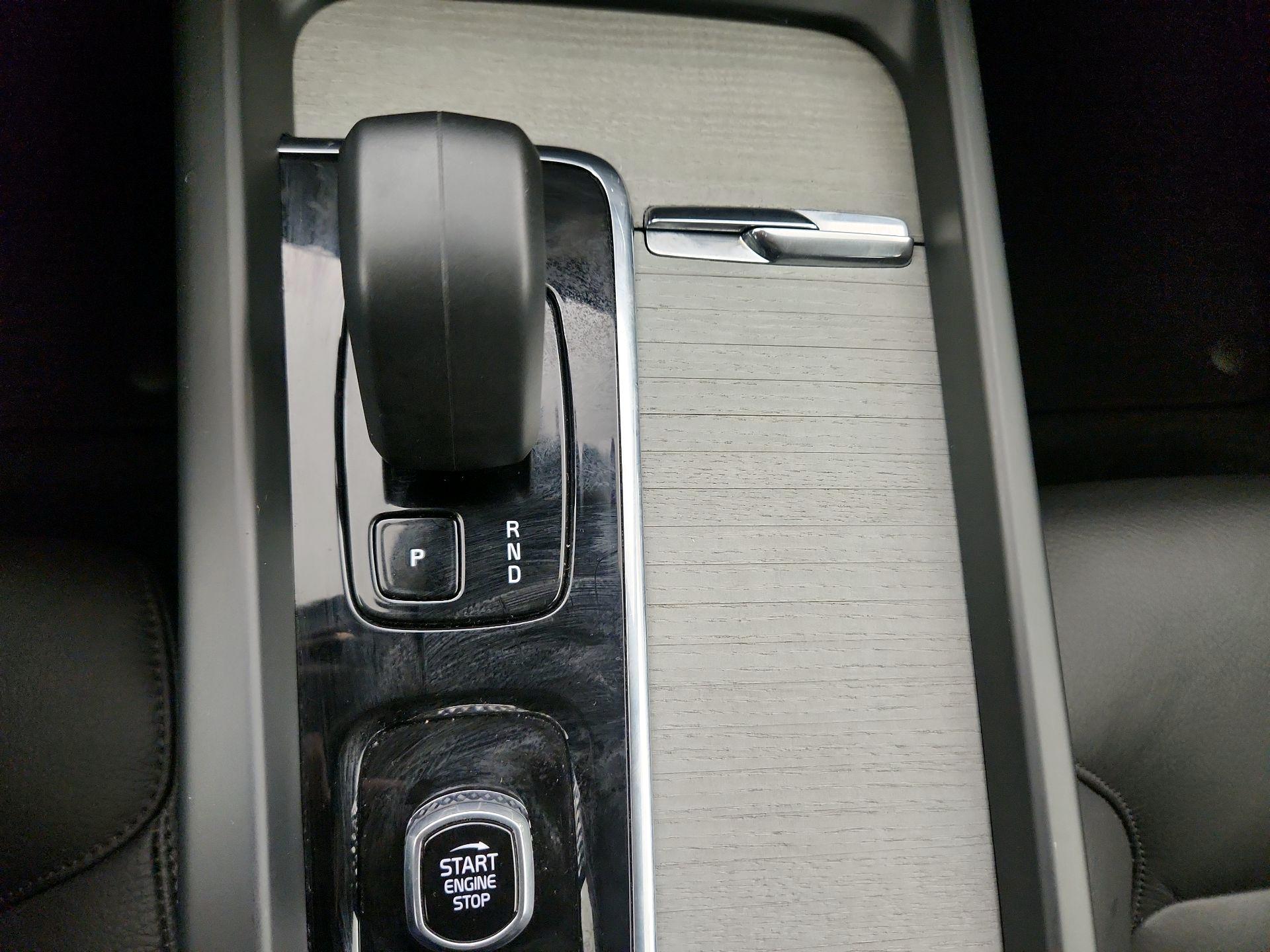 Thumbnail: 2025 Volvo XC60 - 18