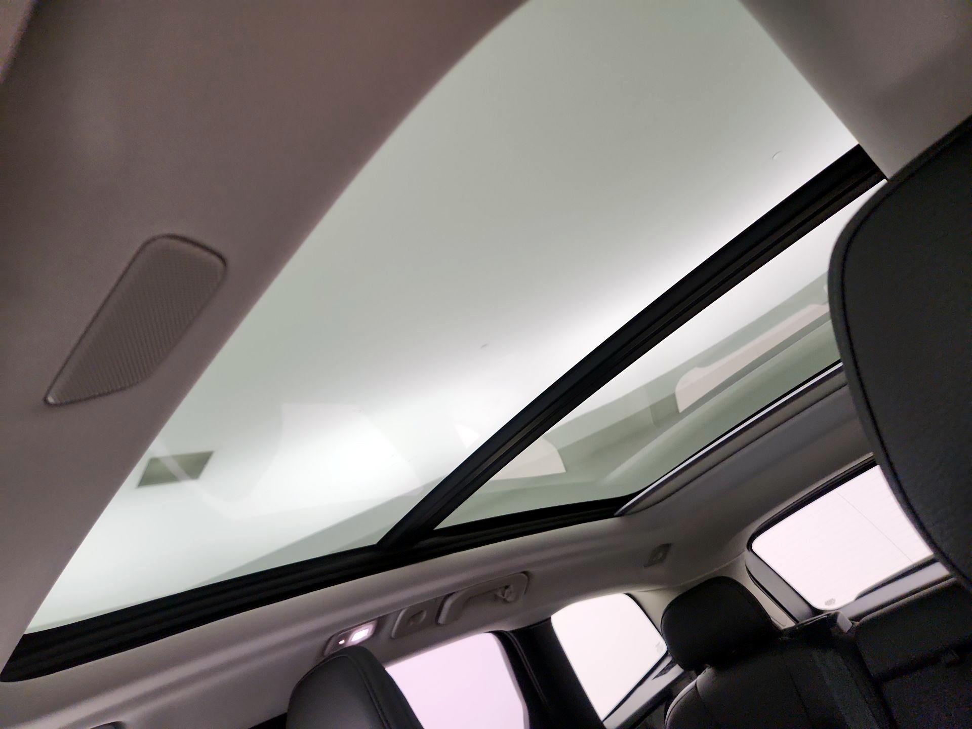 Thumbnail: 2025 Volvo XC60 - 20