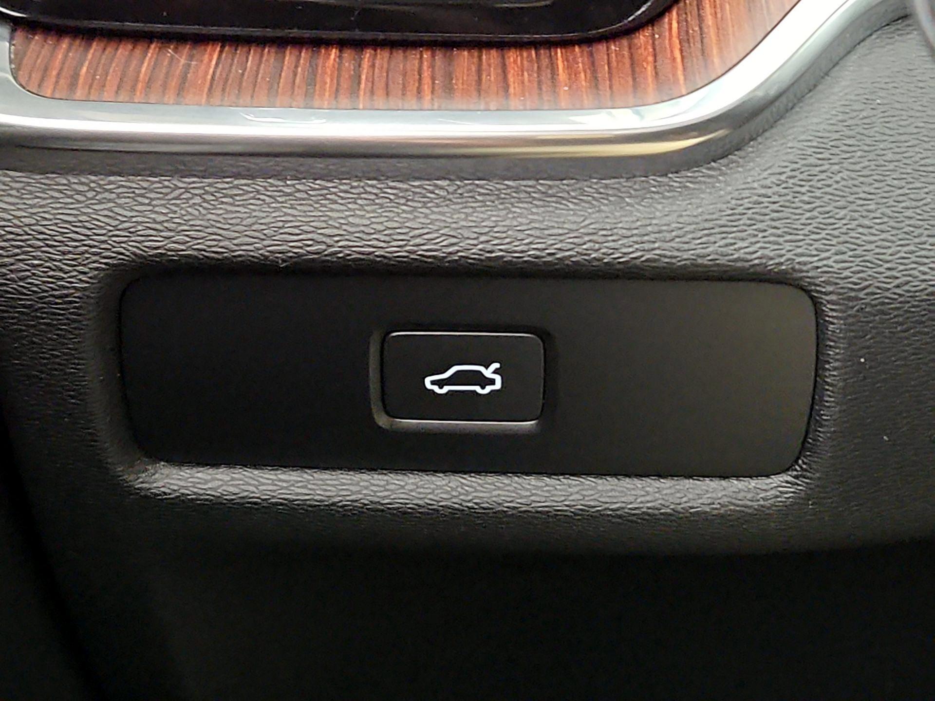 Thumbnail: 2025 Volvo S60 - 13
