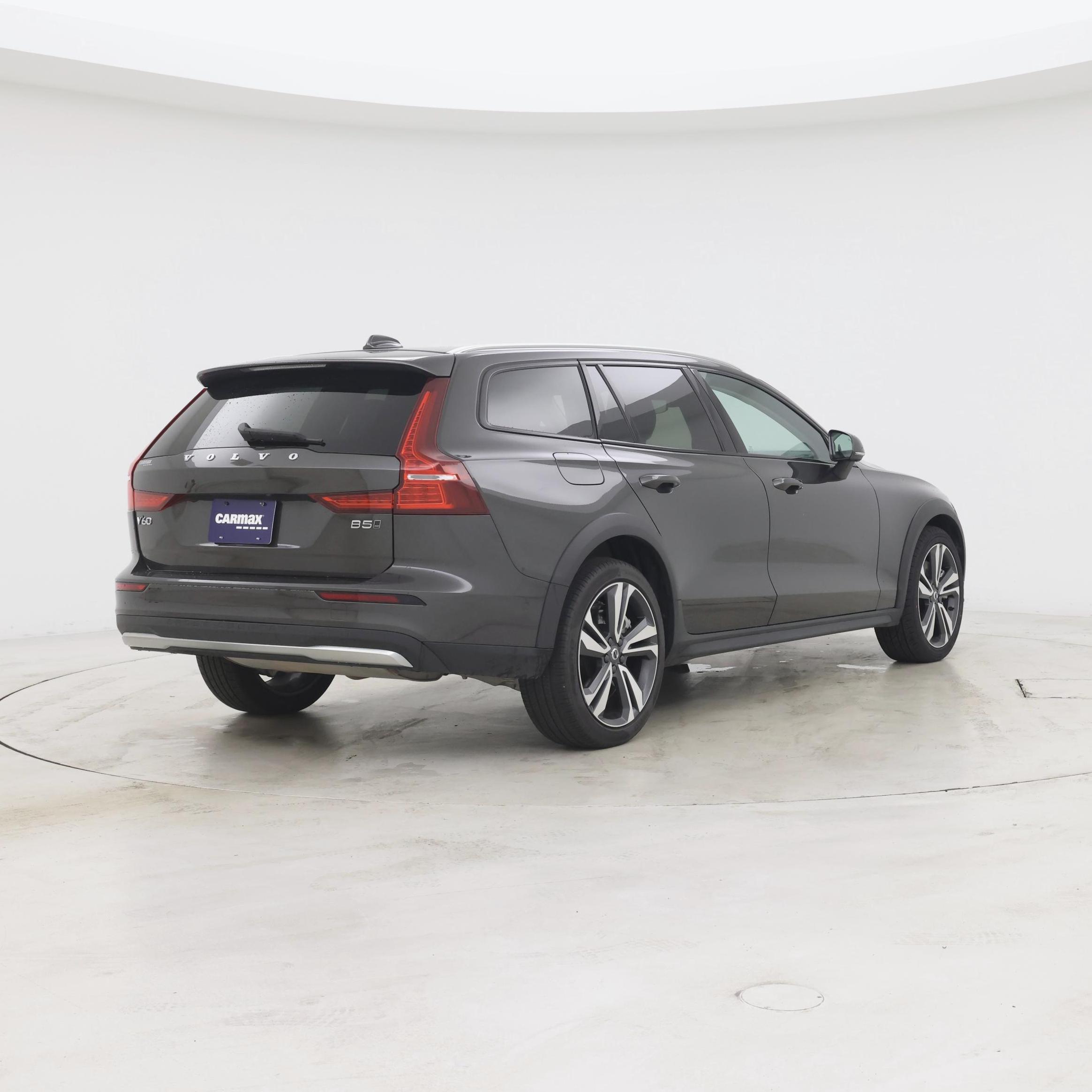 Thumbnail: 2025 Volvo S60 - 8