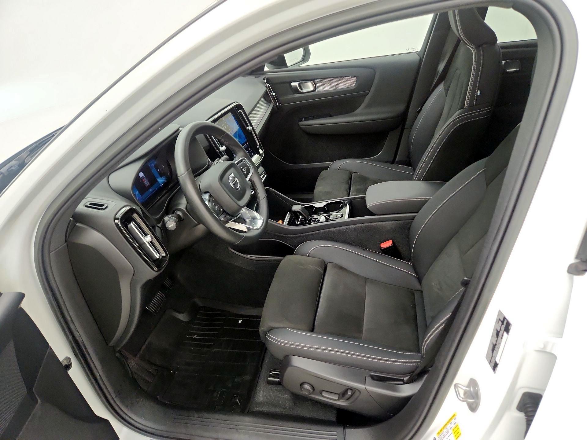 Thumbnail: 2023 Volvo XC40 - 11