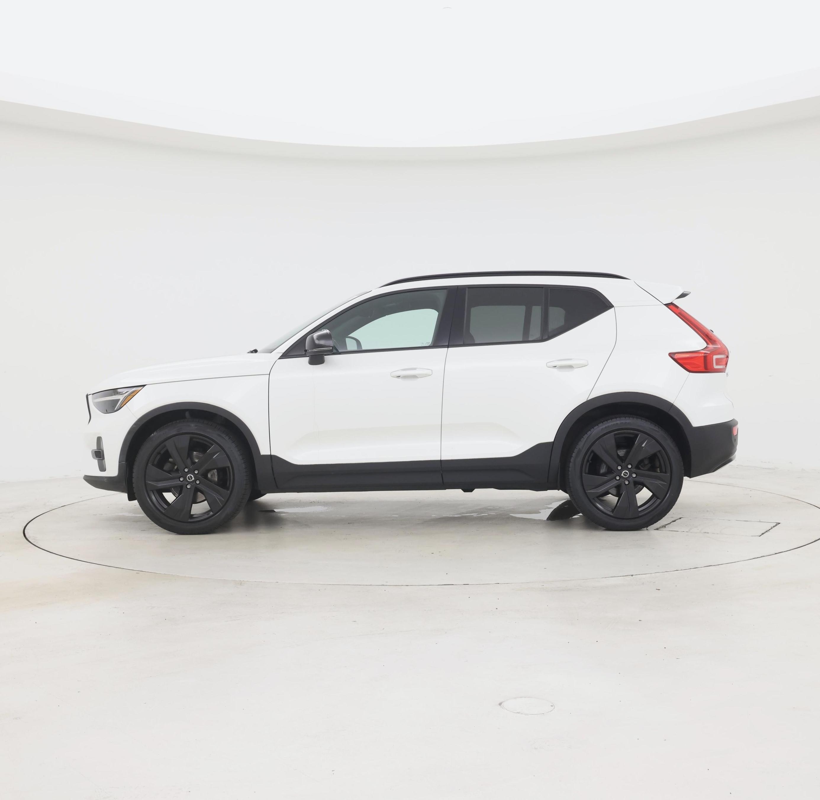 Thumbnail: 2023 Volvo XC40 - 3